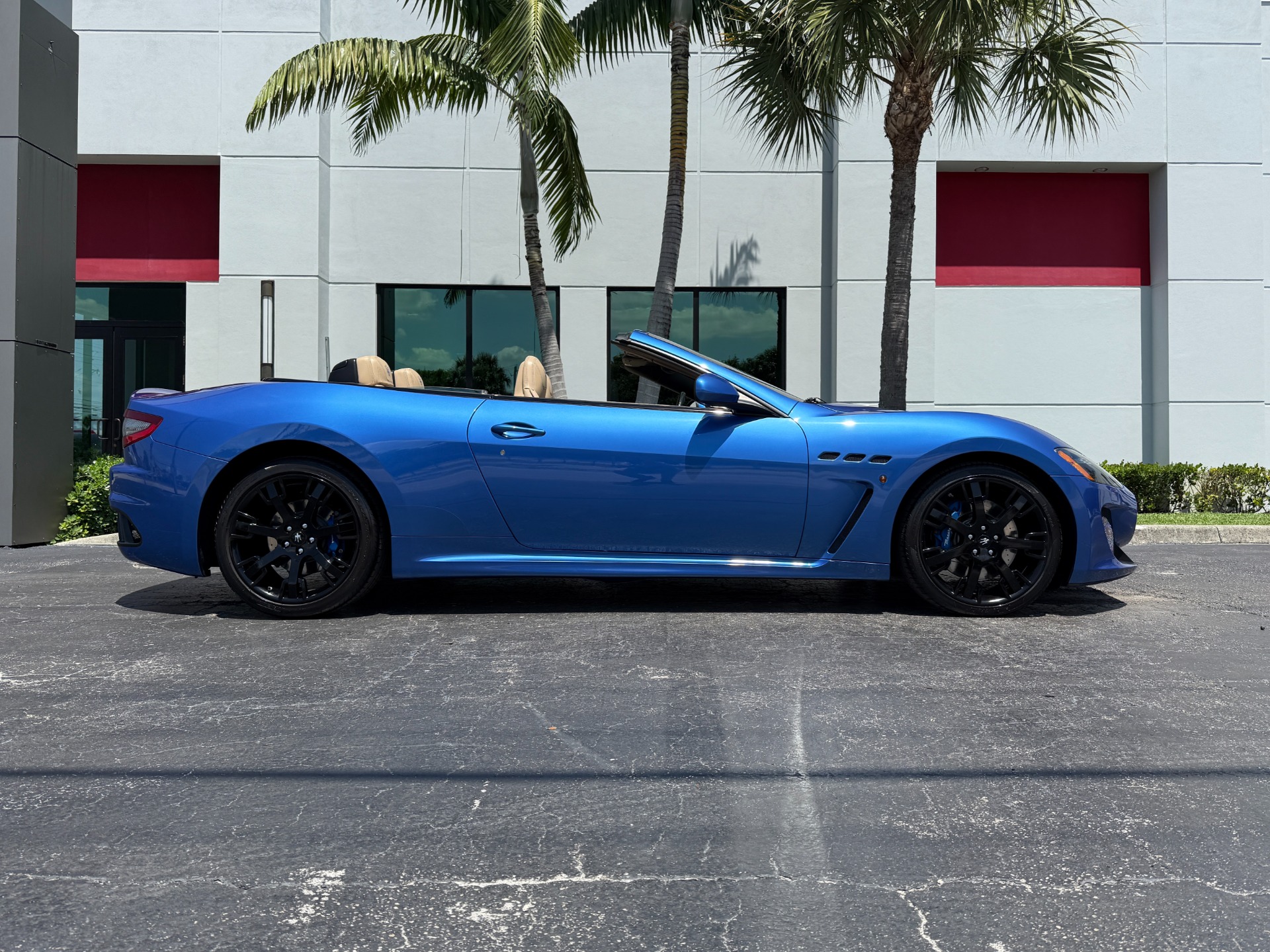 Used-2014-Maserati-GranTurismo-MC