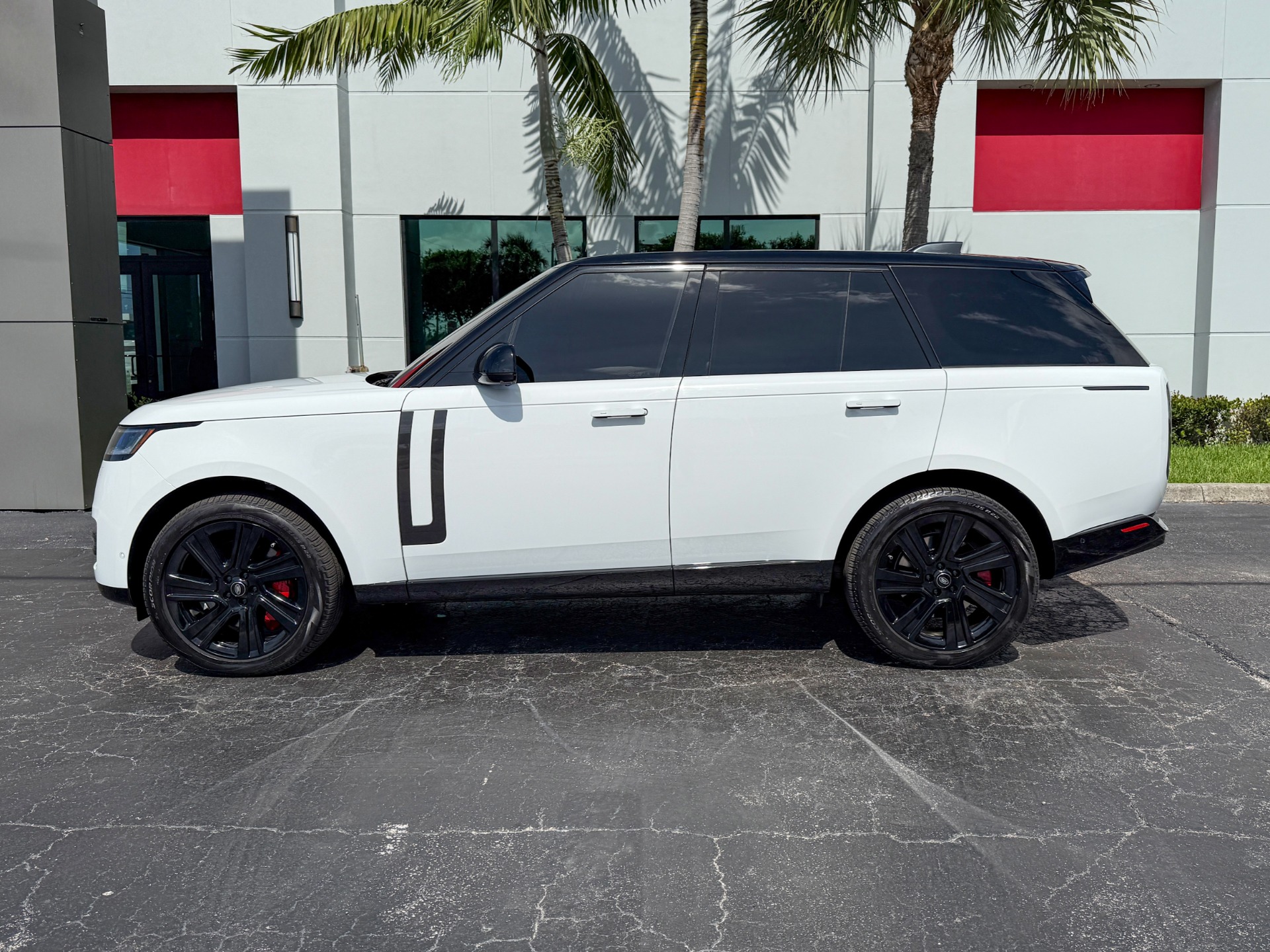 Used-2023-Land-Rover-Range-Rover-P530-SE