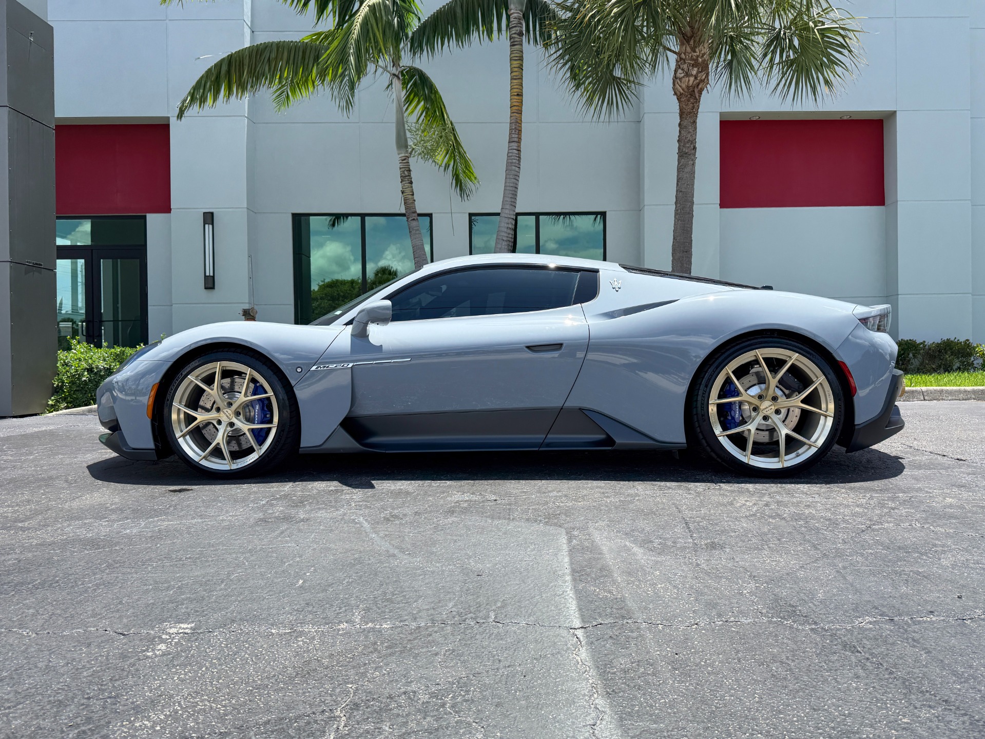 Used-2023-Maserati-MC20