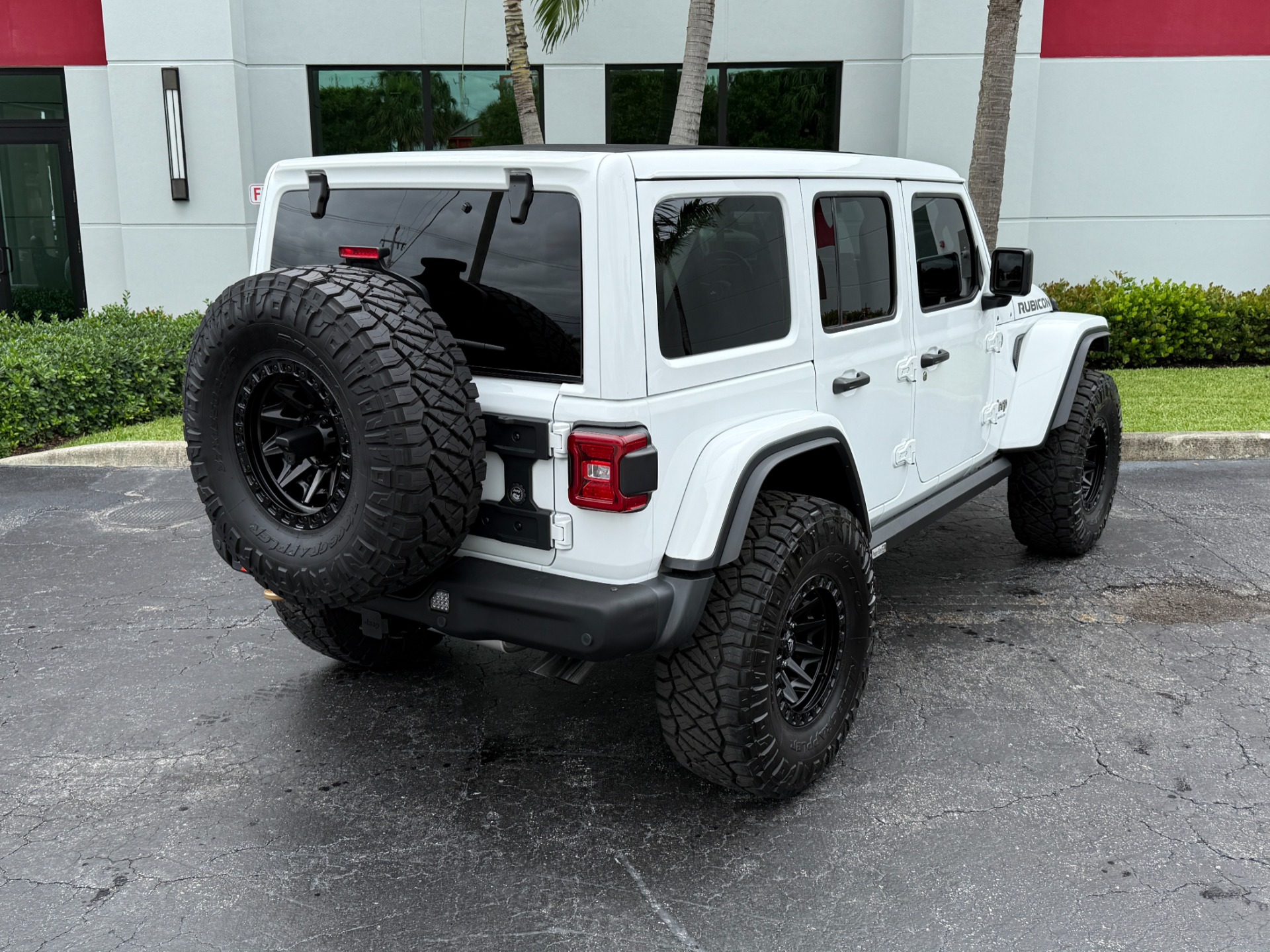 Used-2024-Jeep-Wrangler-Rubicon-392