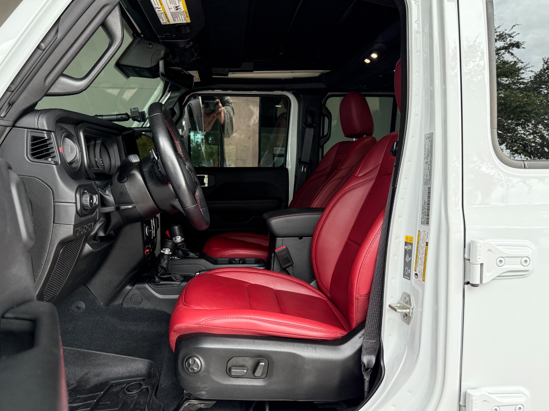 Used-2024-Jeep-Wrangler-Rubicon-392