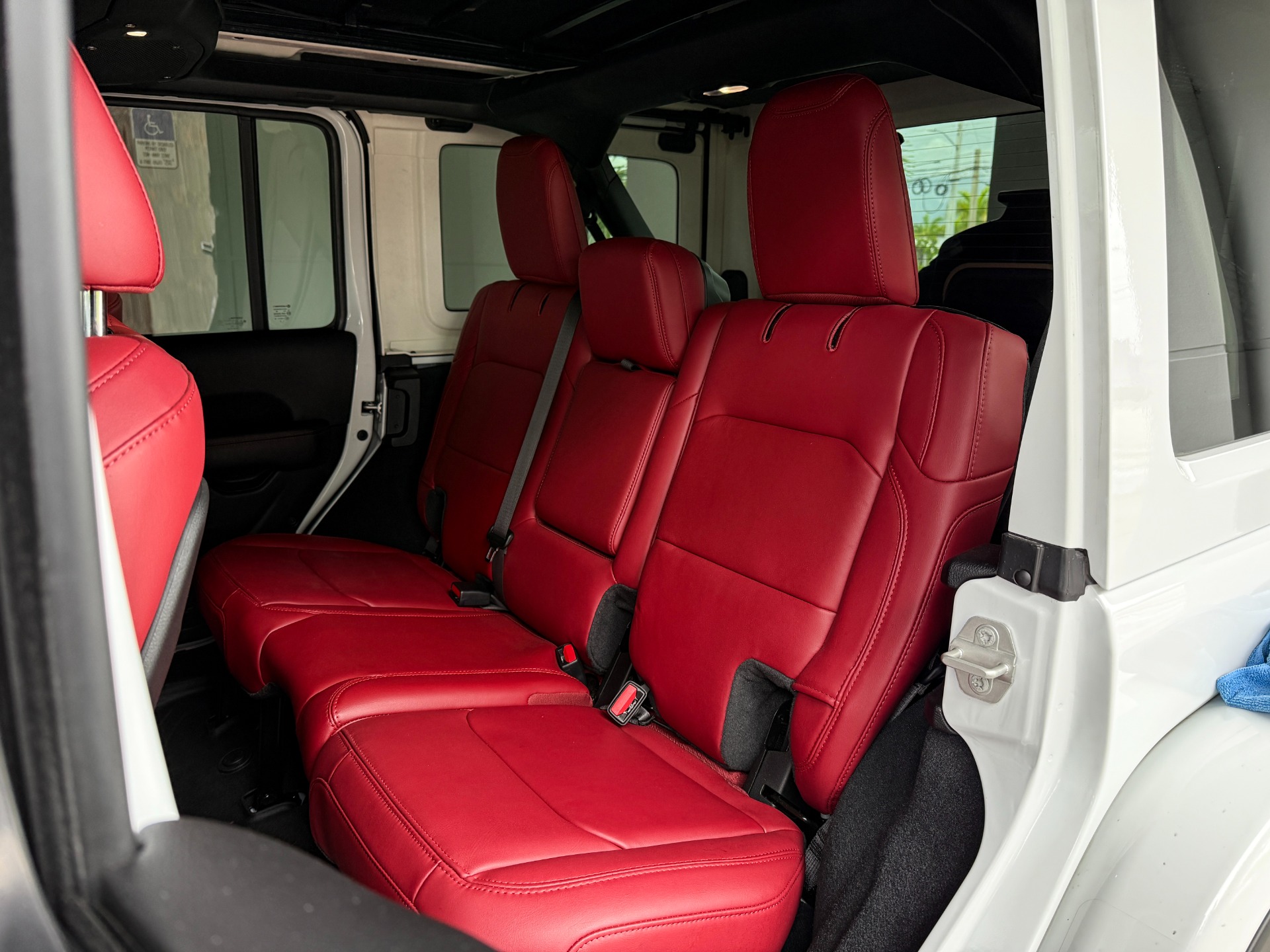 Used-2024-Jeep-Wrangler-Rubicon-392