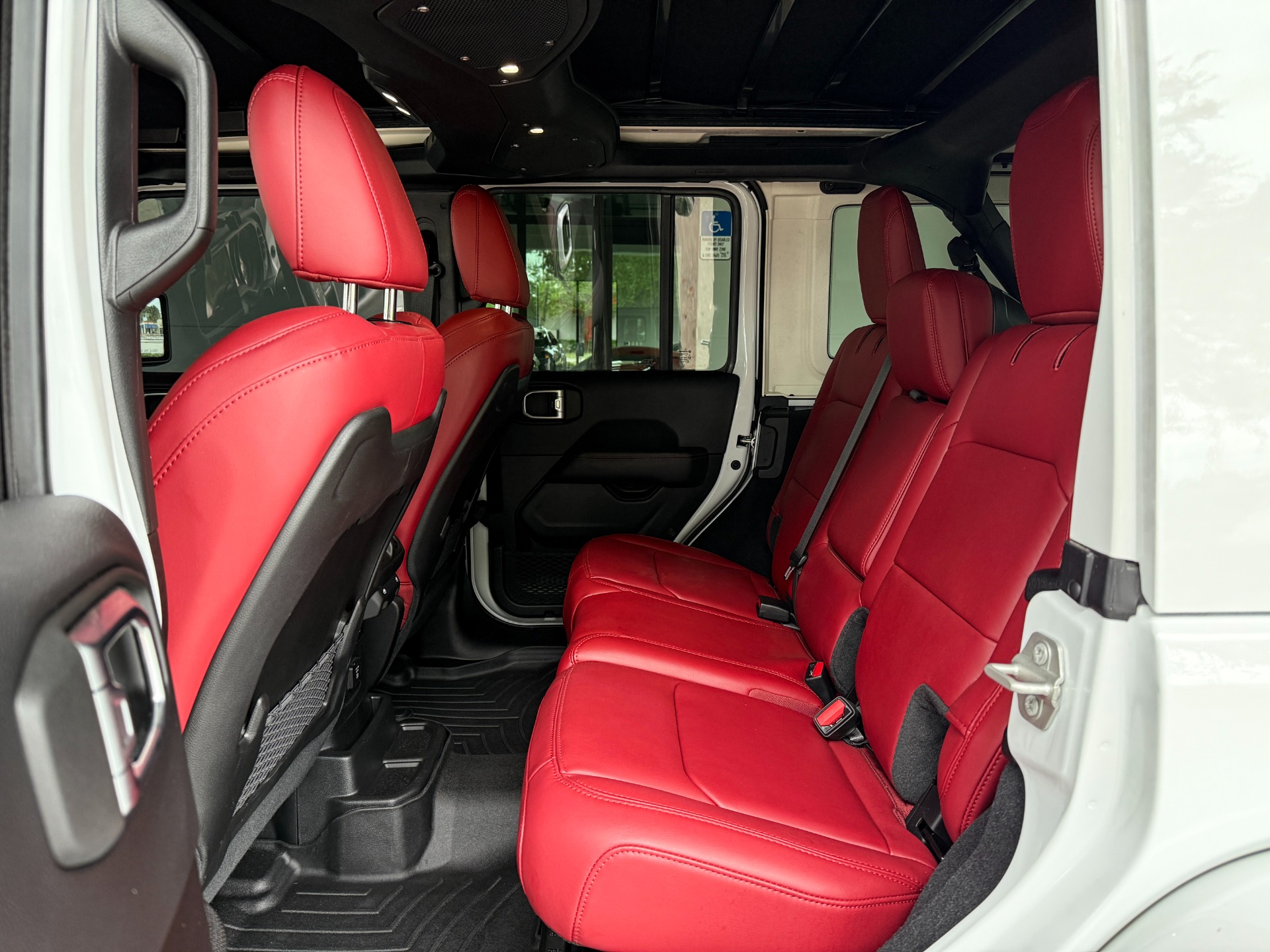 Used-2024-Jeep-Wrangler-Rubicon-392