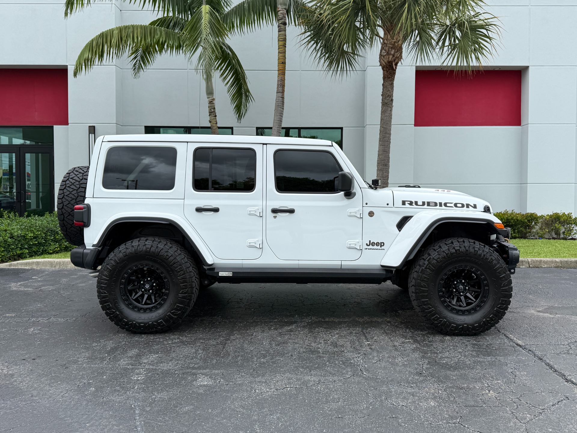Used-2024-Jeep-Wrangler-Rubicon-392