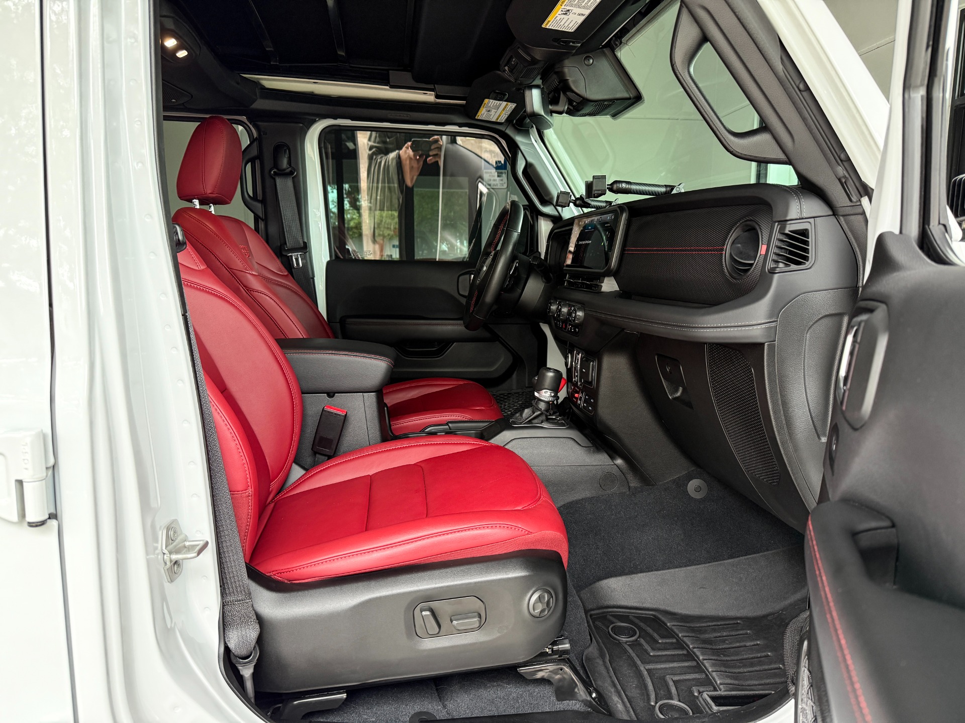 Used-2024-Jeep-Wrangler-Rubicon-392