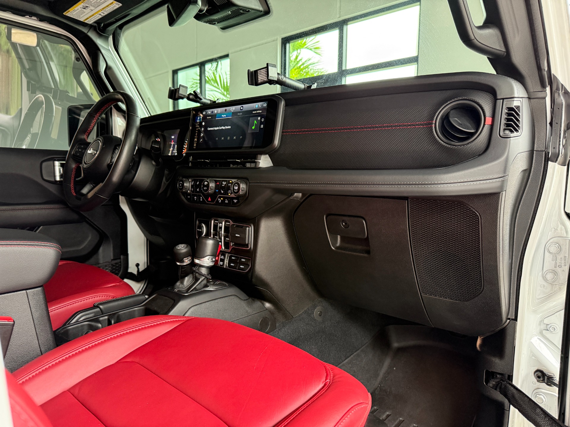 Used-2024-Jeep-Wrangler-Rubicon-392