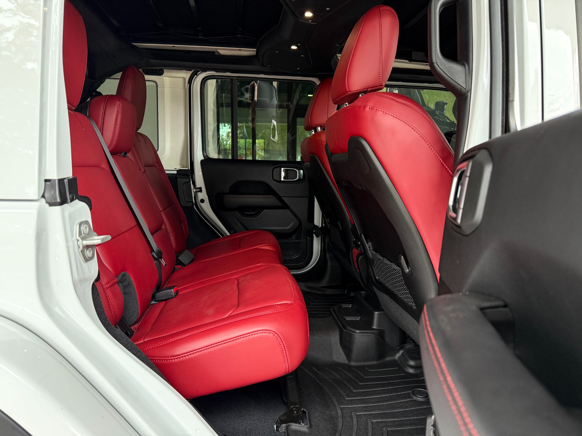 Used-2024-Jeep-Wrangler-Rubicon-392