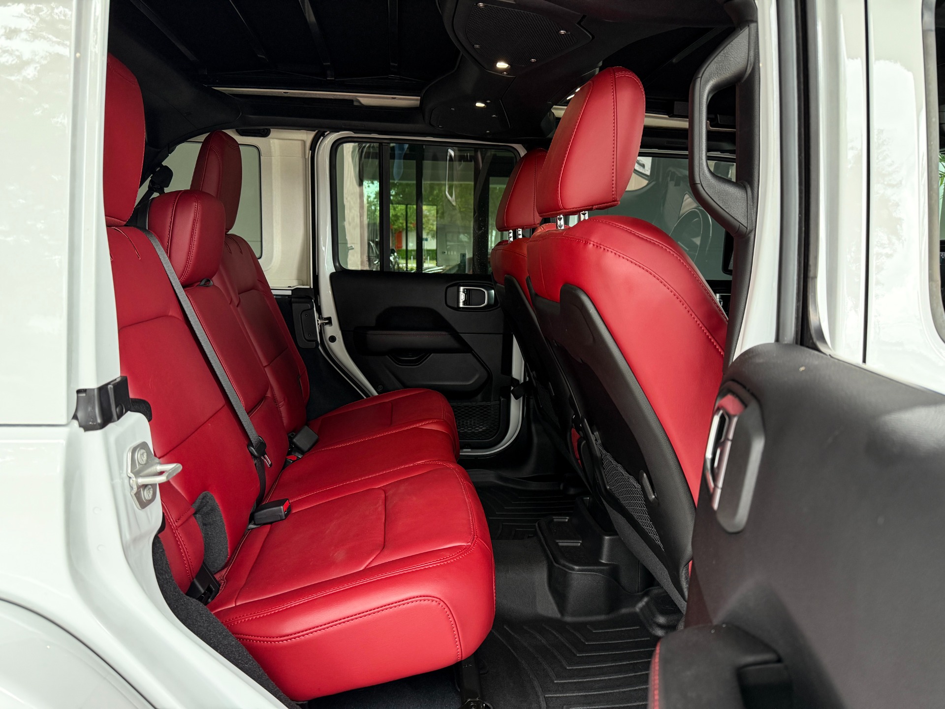 Used-2024-Jeep-Wrangler-Rubicon-392