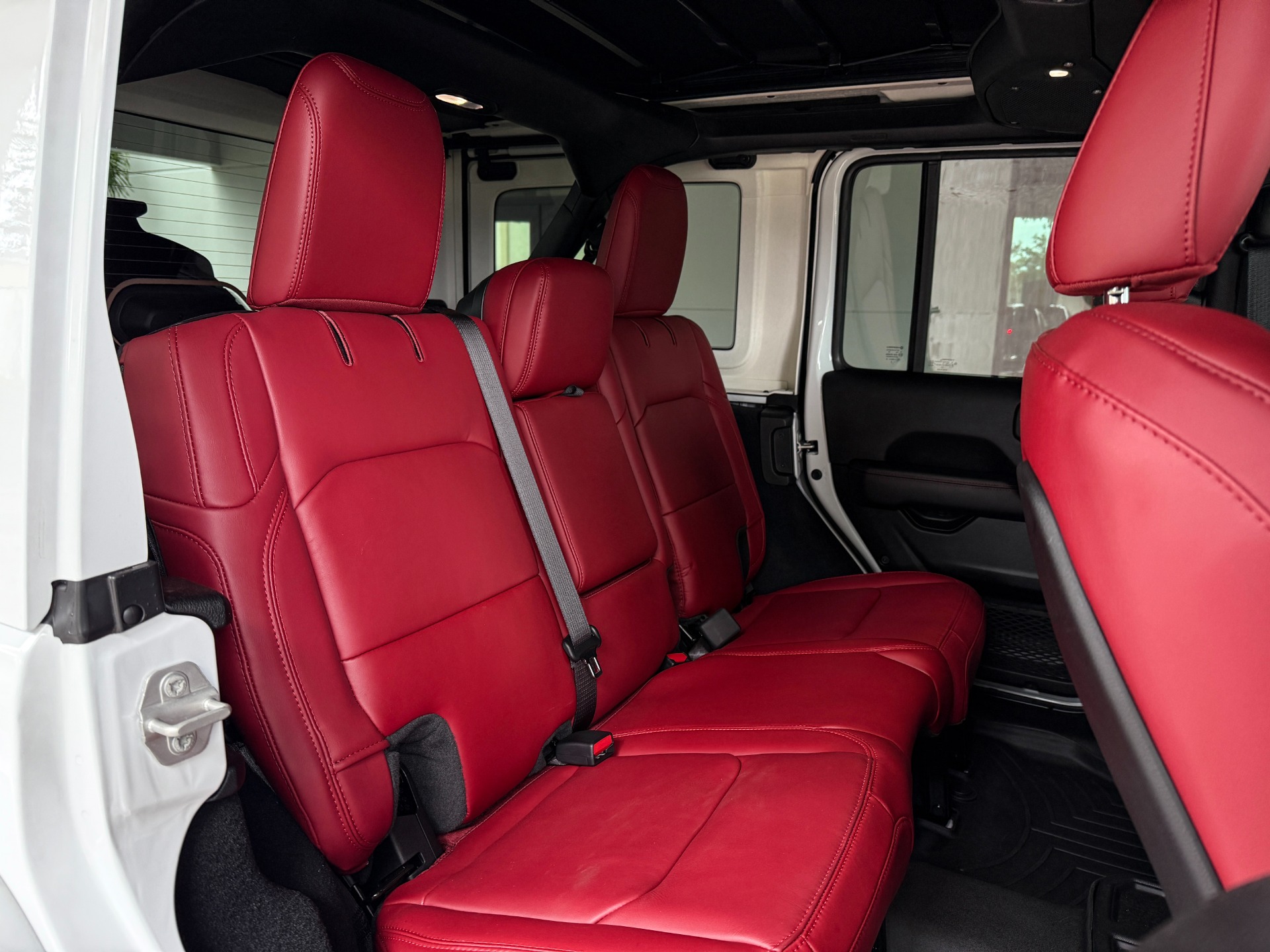 Used-2024-Jeep-Wrangler-Rubicon-392