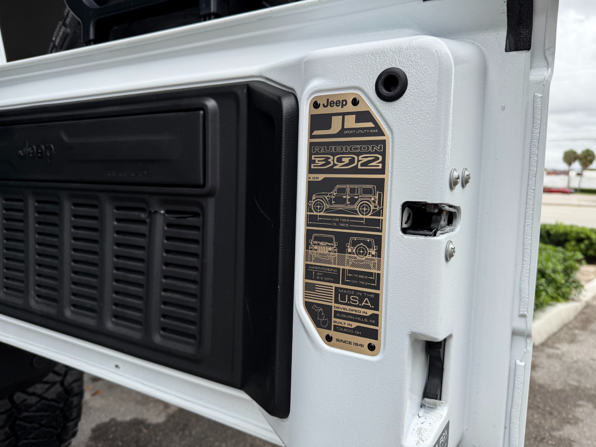 Used-2024-Jeep-Wrangler-Rubicon-392
