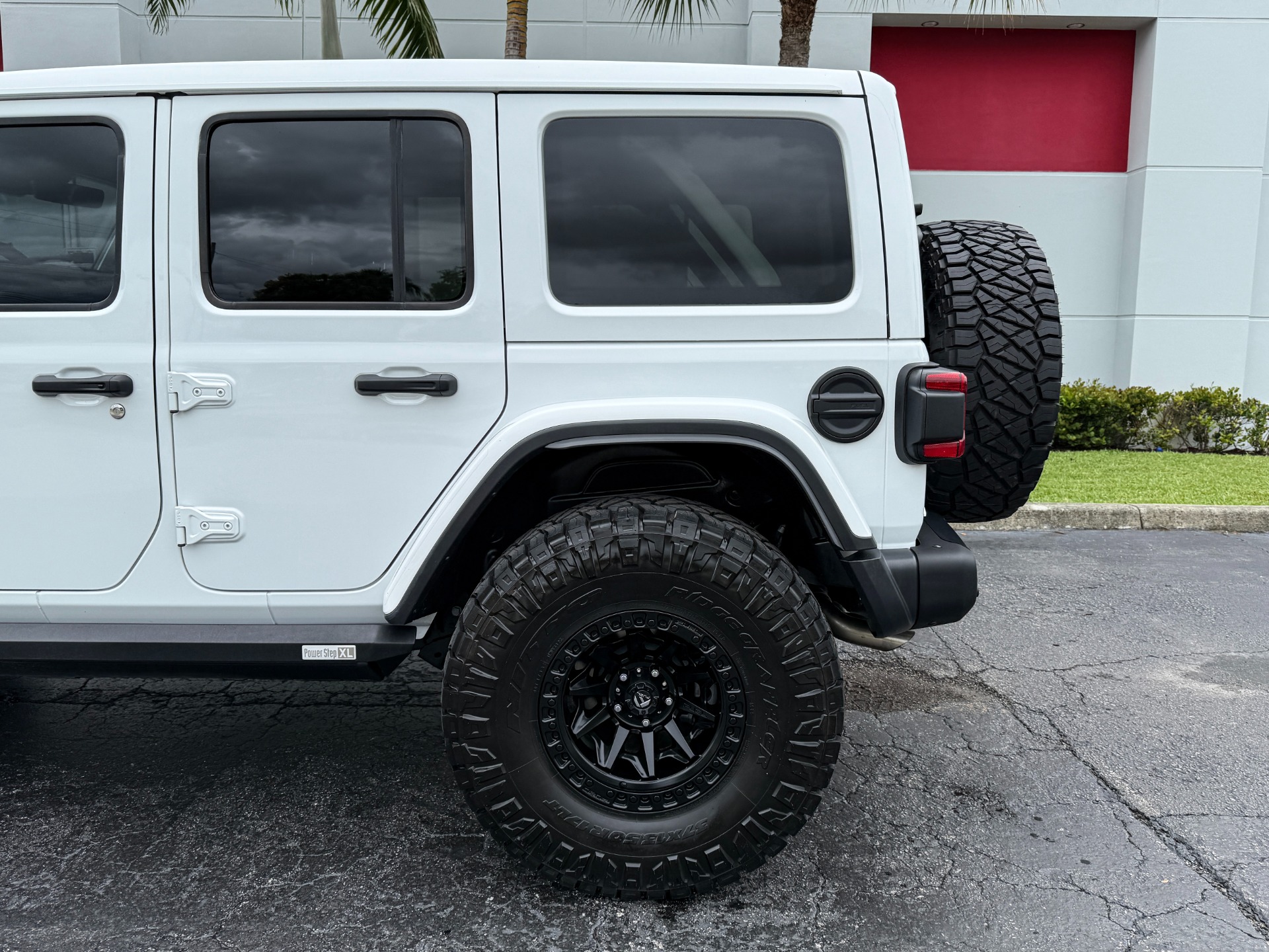 Used-2024-Jeep-Wrangler-Rubicon-392