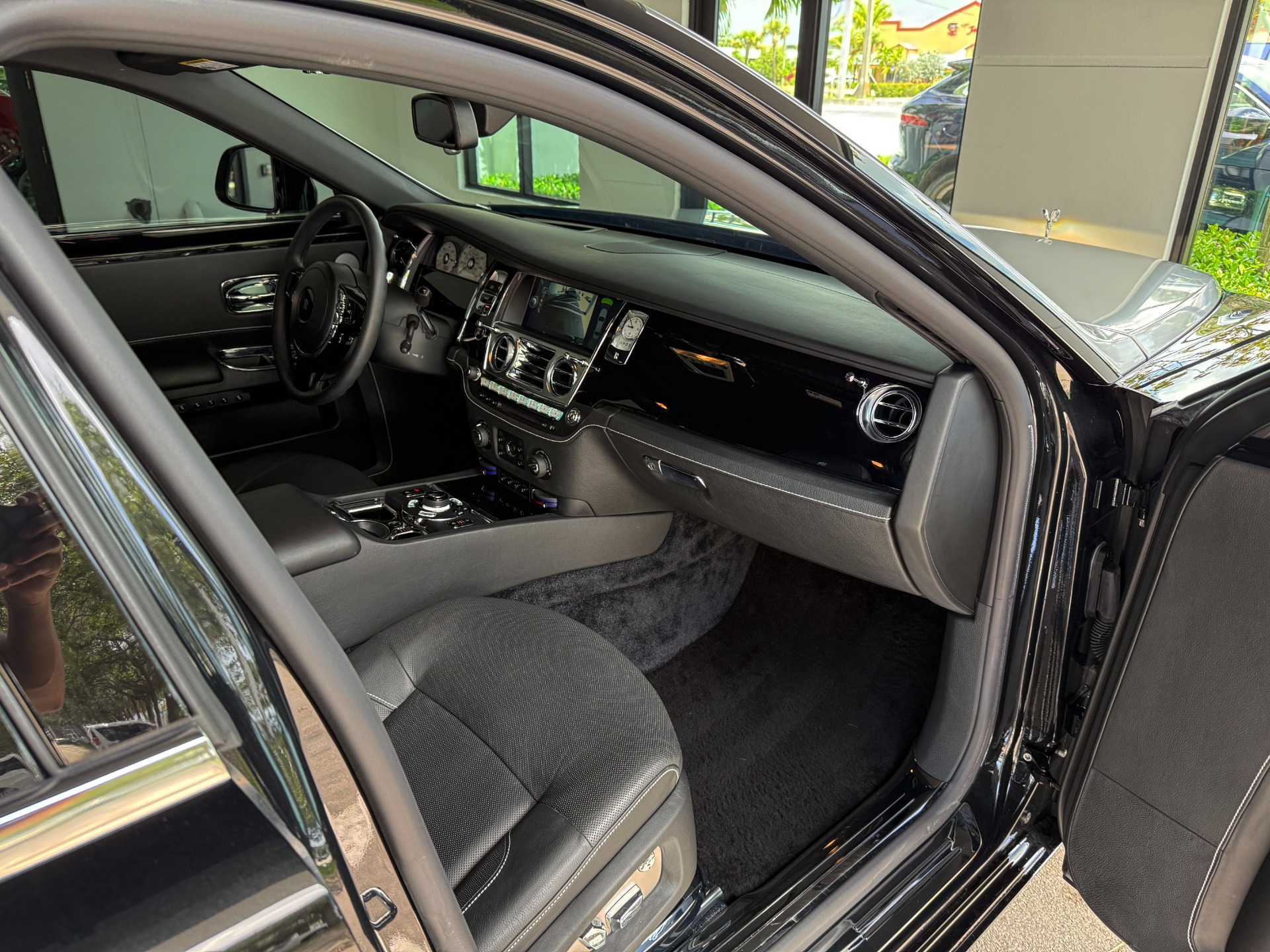 Used-2013-Rolls-Royce-Ghost