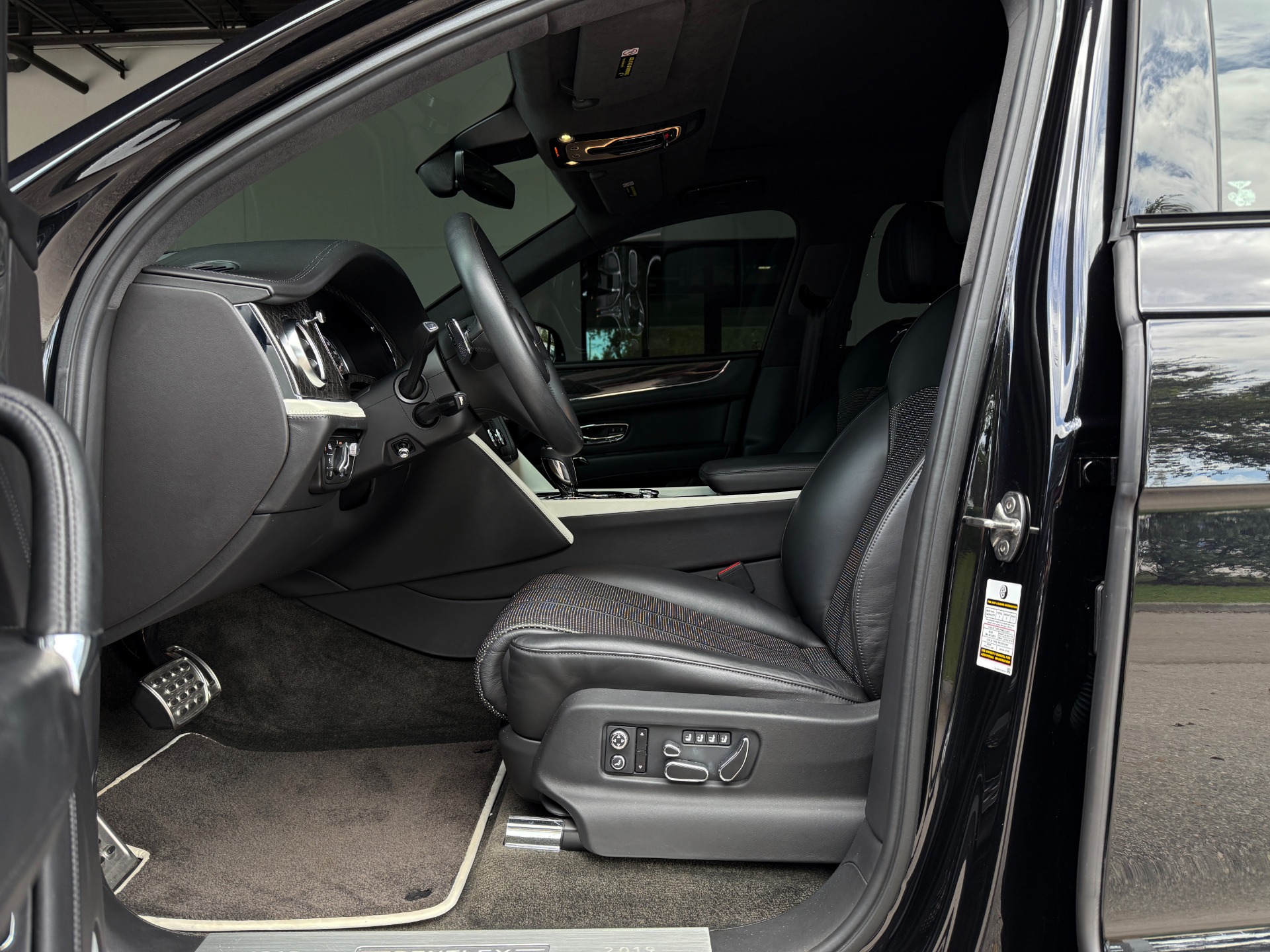 Used-2020-Bentley-Bentayga-Design-Edition