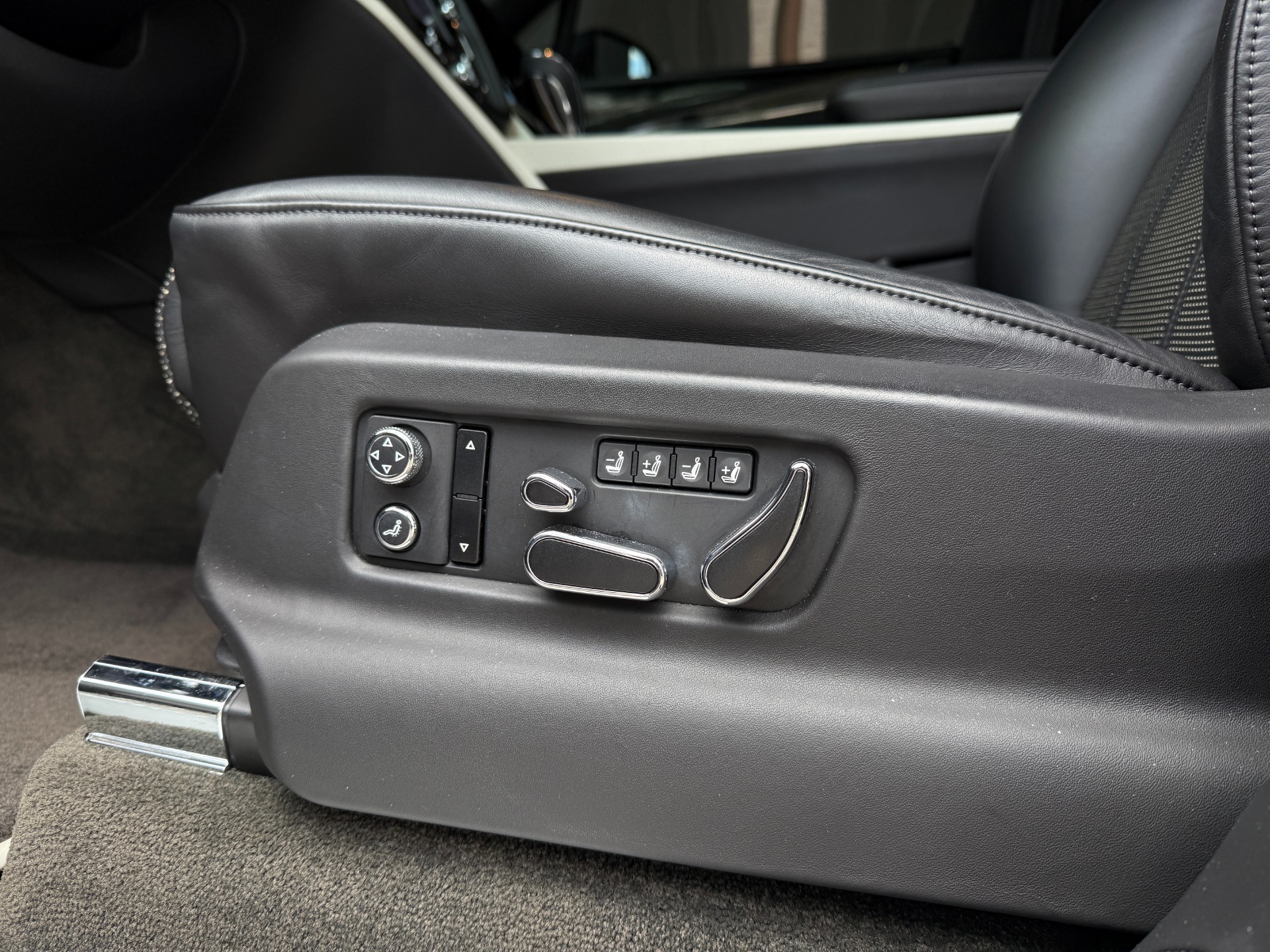 Used-2020-Bentley-Bentayga-Design-Edition