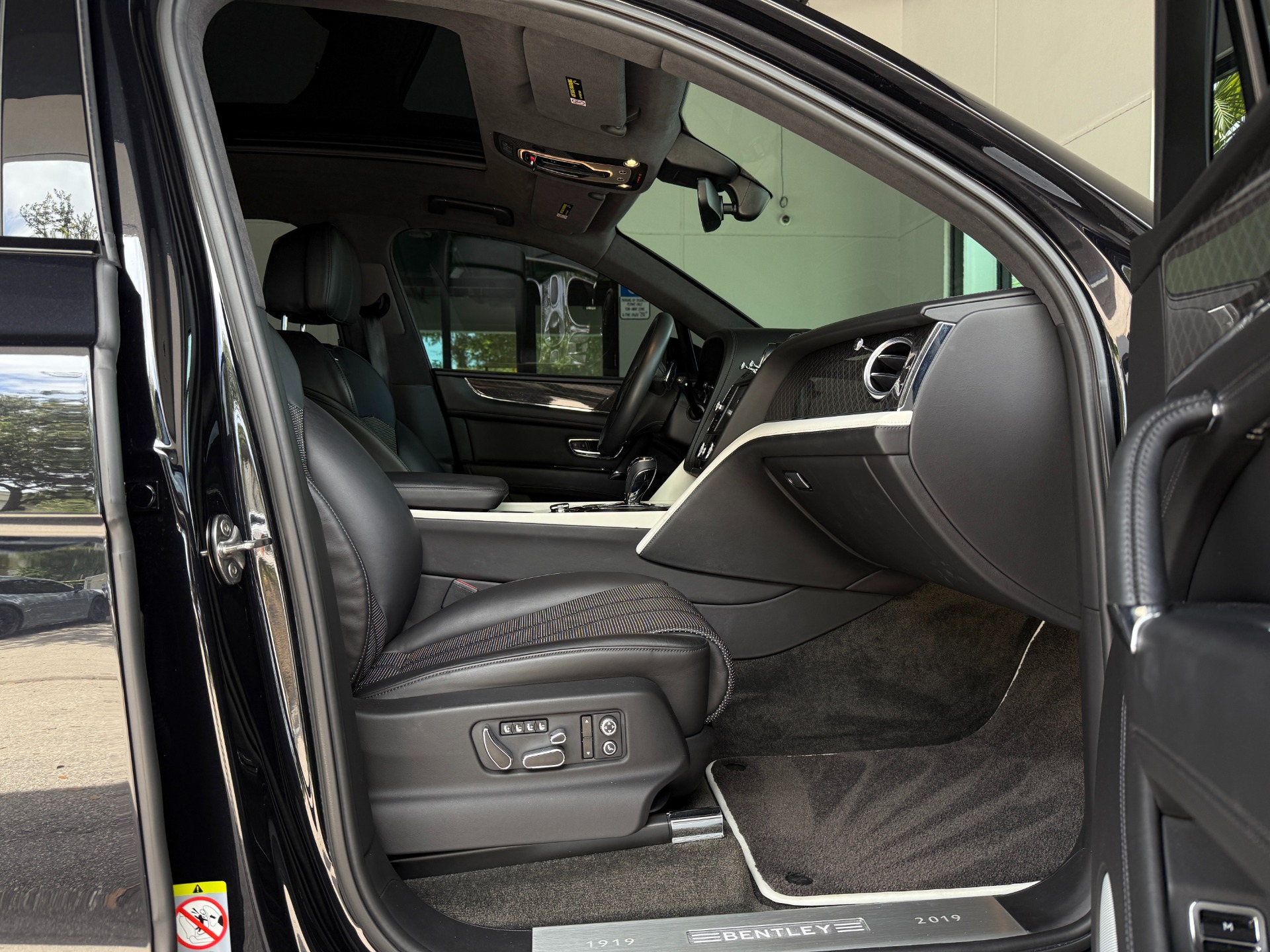 Used-2020-Bentley-Bentayga-Design-Edition