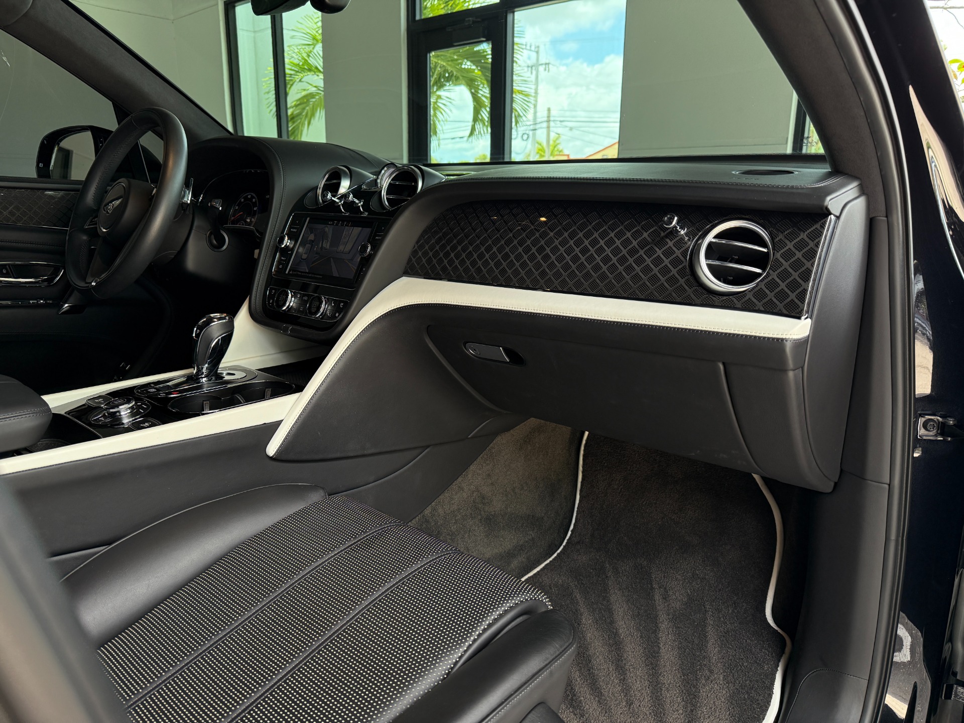 Used-2020-Bentley-Bentayga-Design-Edition