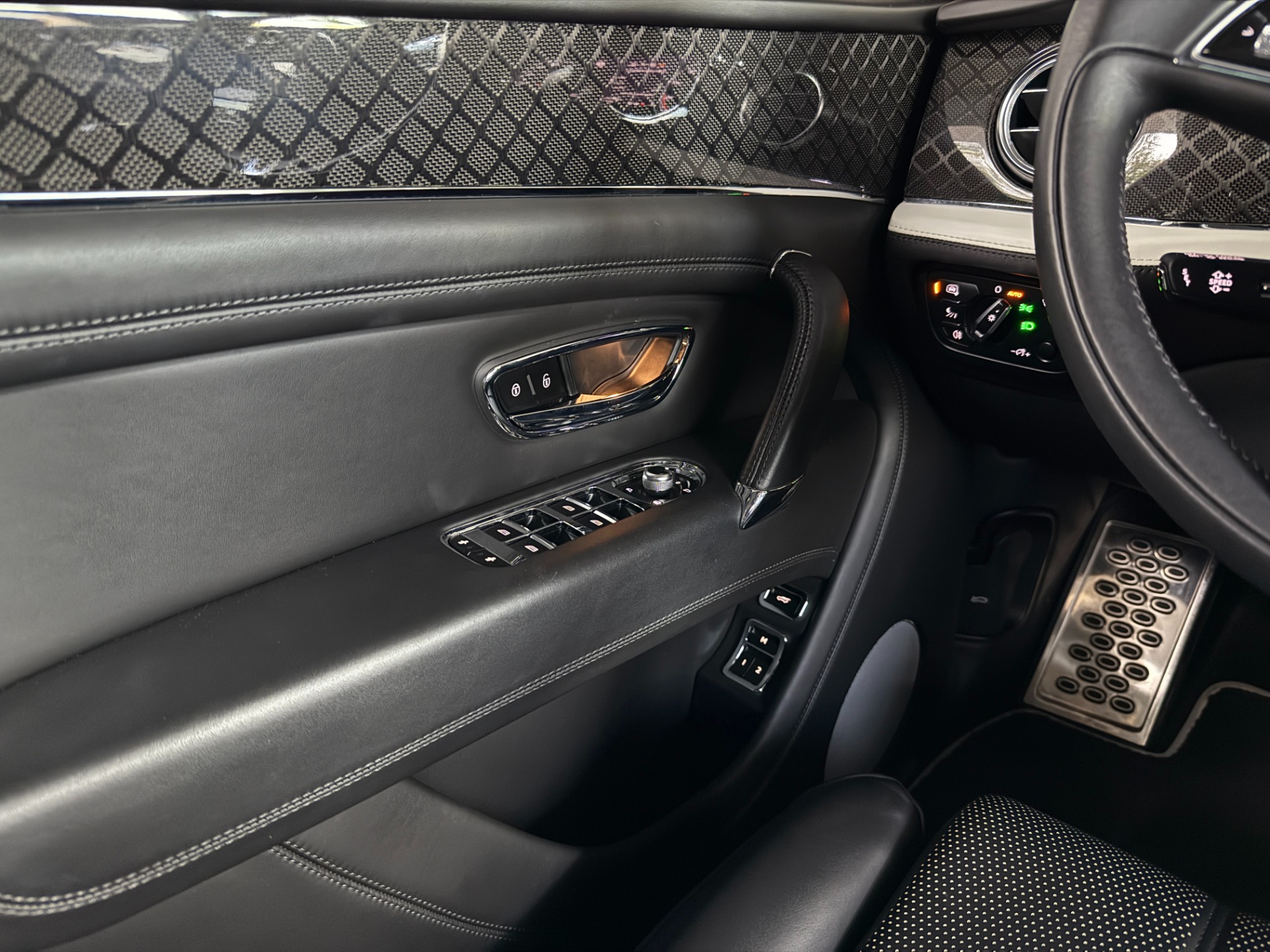Used-2020-Bentley-Bentayga-Design-Edition