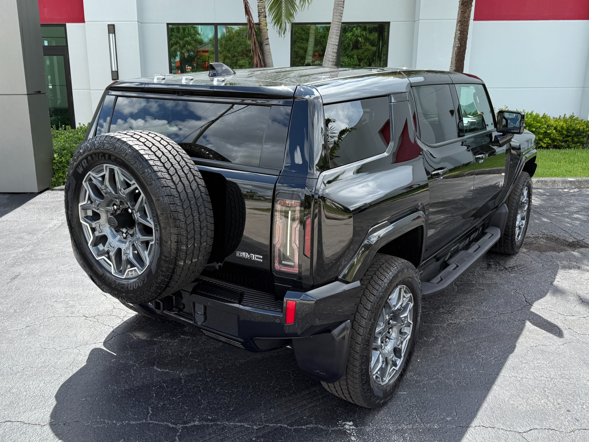 Used-2025-GMC-HUMMER-EV-3X