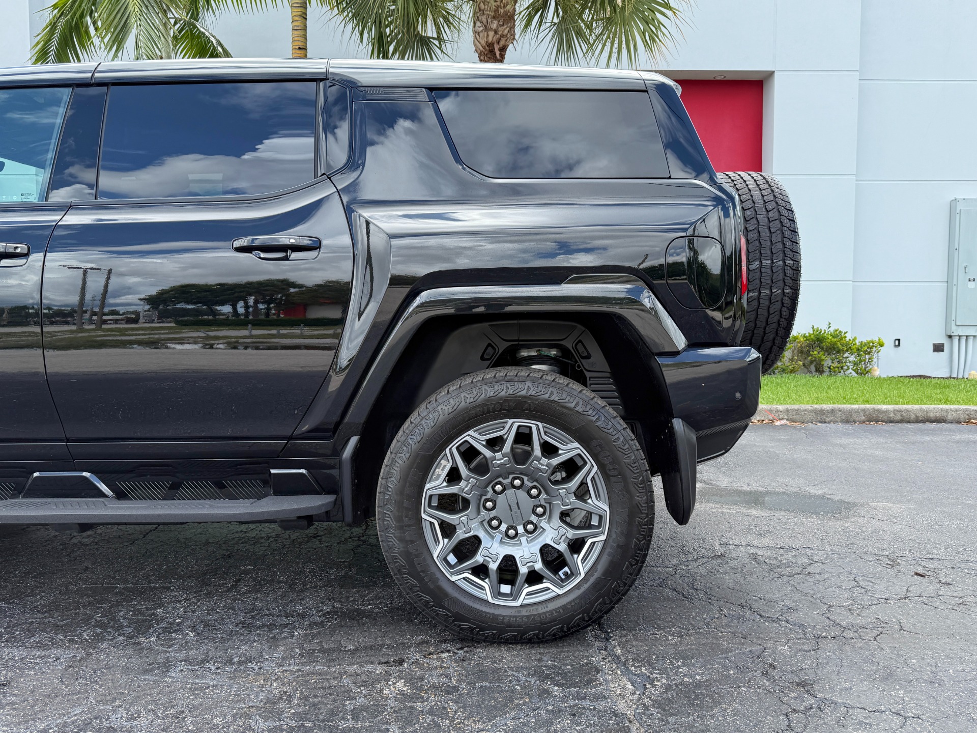 Used-2025-GMC-HUMMER-EV-3X