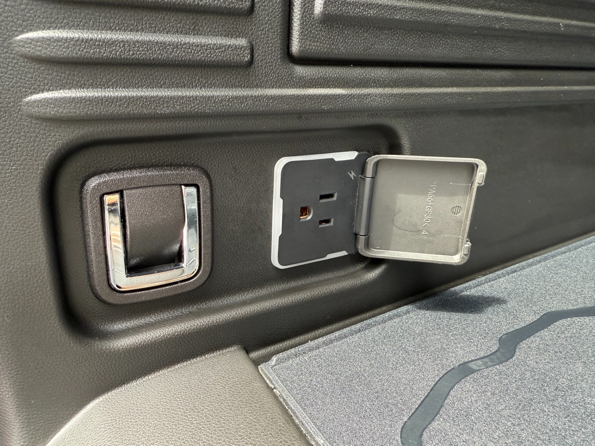 Used-2025-GMC-HUMMER-EV-3X