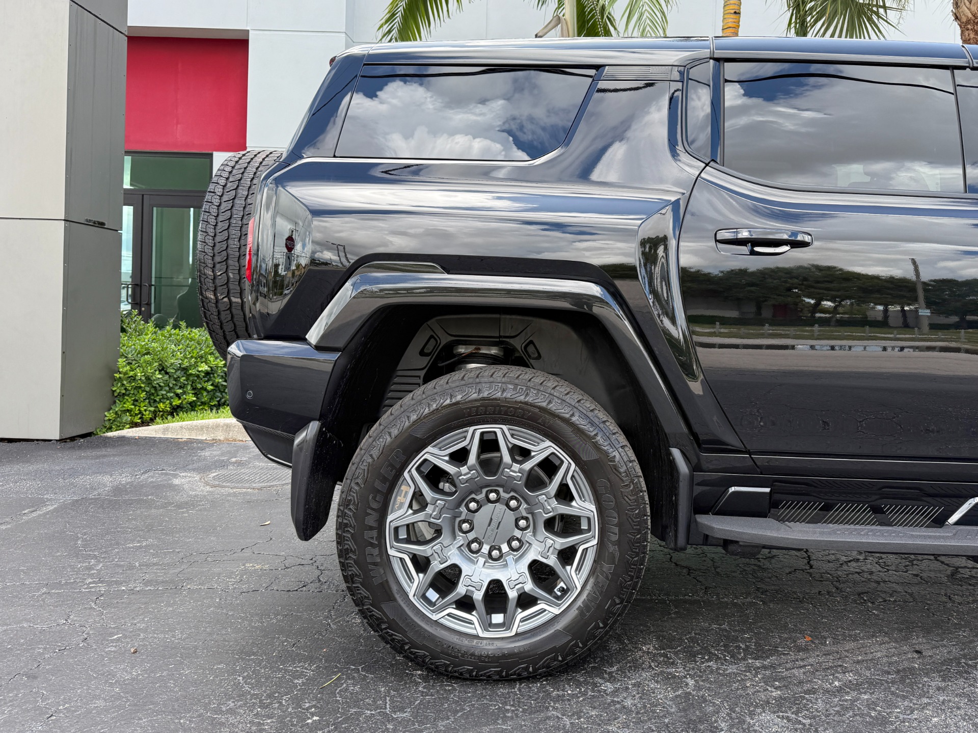 Used-2025-GMC-HUMMER-EV-3X