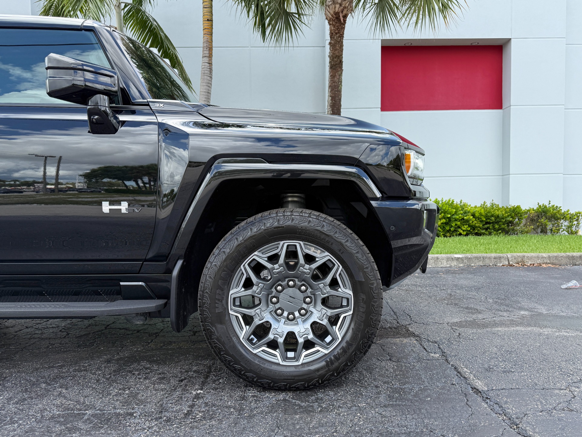 Used-2025-GMC-HUMMER-EV-3X
