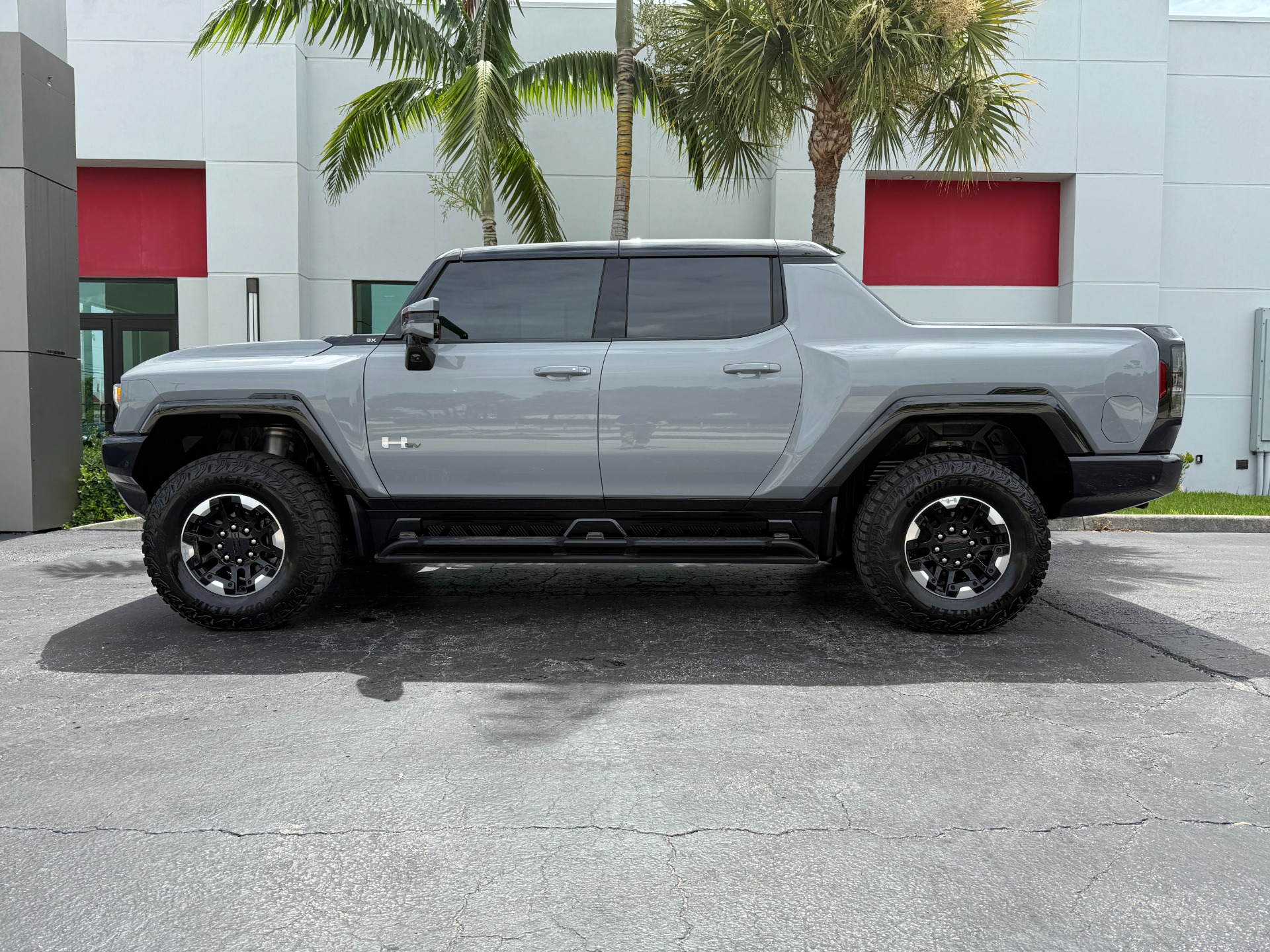 Used-2025-GMC-HUMMER-EV-3X