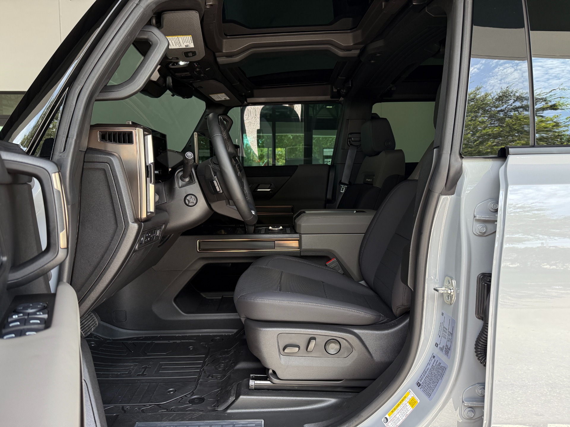 Used-2025-GMC-HUMMER-EV-3X