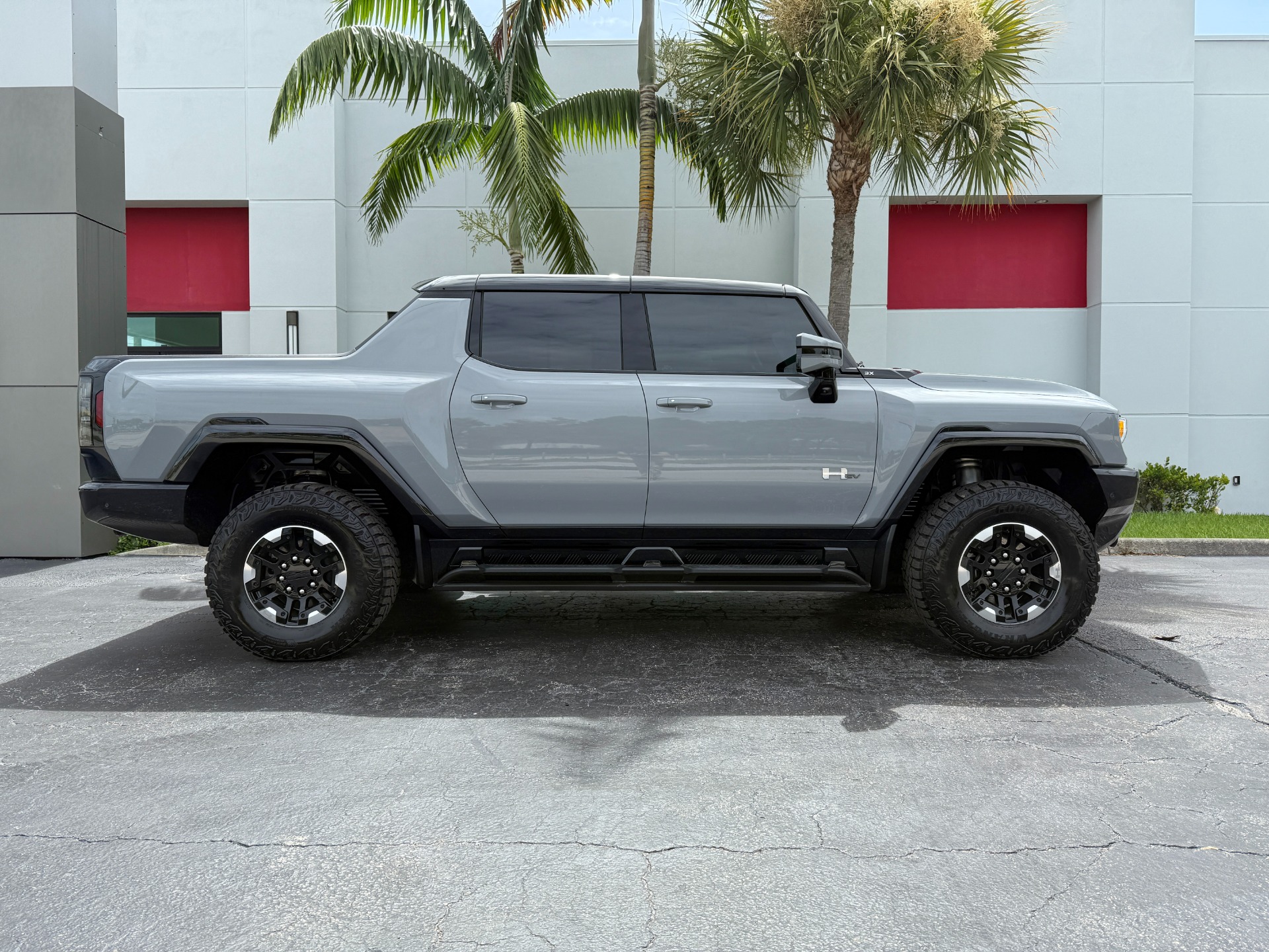 Used-2025-GMC-HUMMER-EV-3X