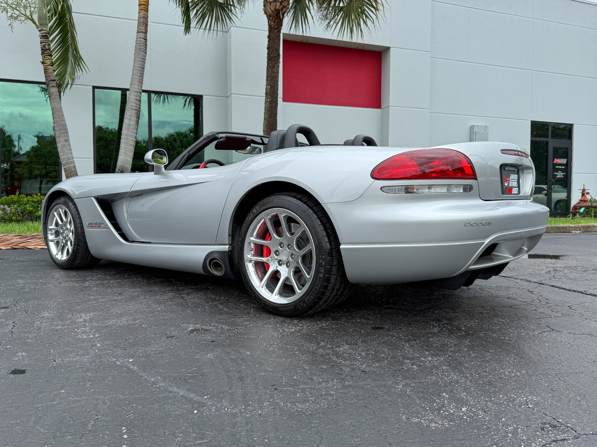 Used-2005-Dodge-Viper-SRT-10