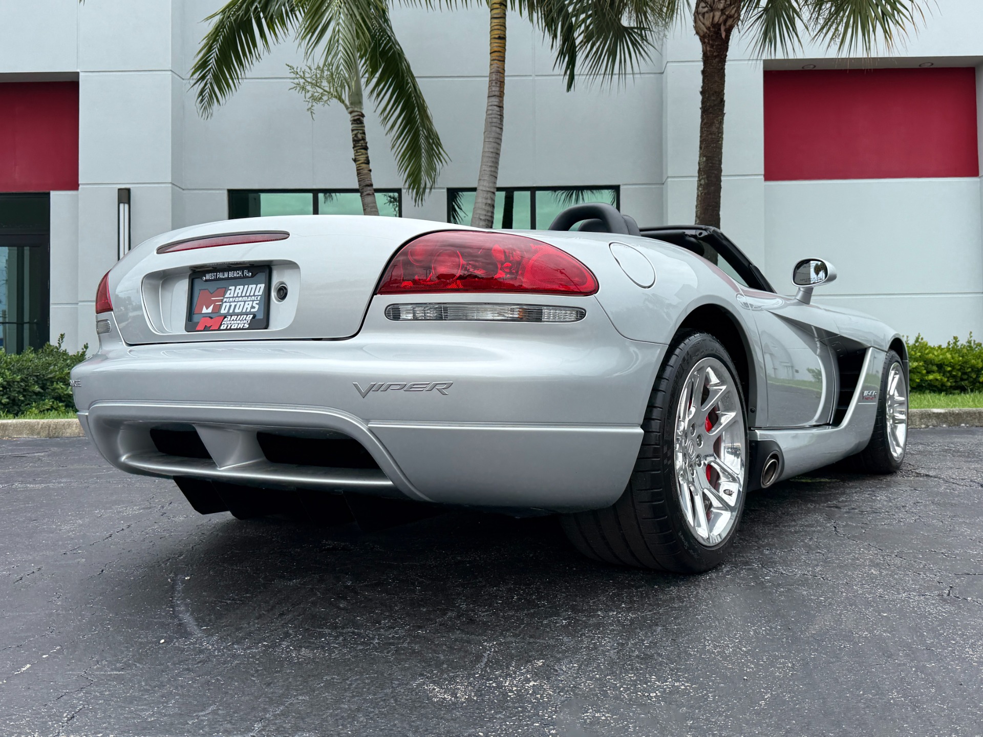 Used-2005-Dodge-Viper-SRT-10