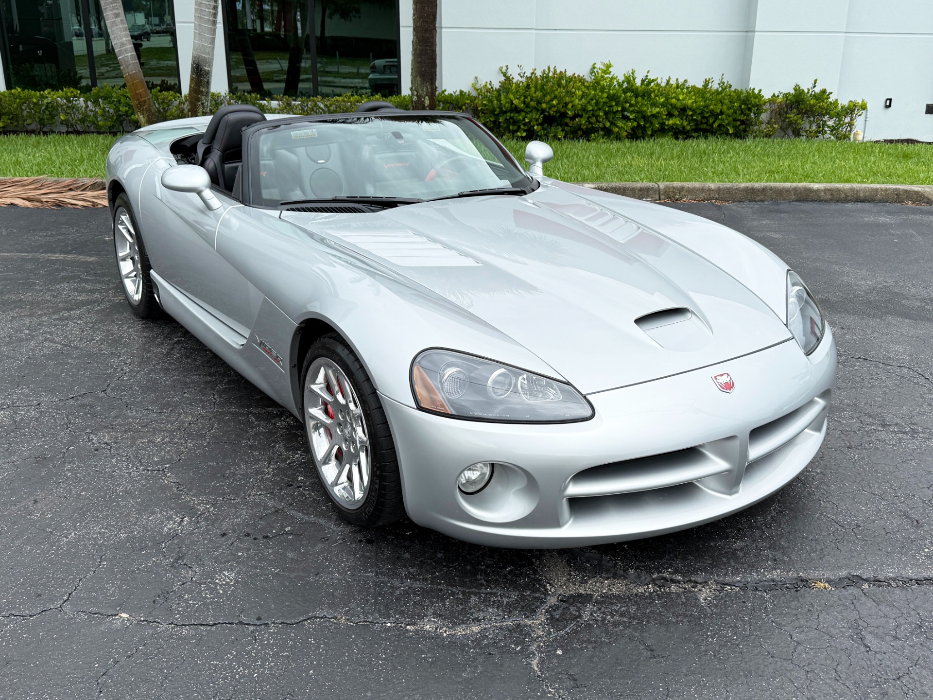 Used-2005-Dodge-Viper-SRT-10