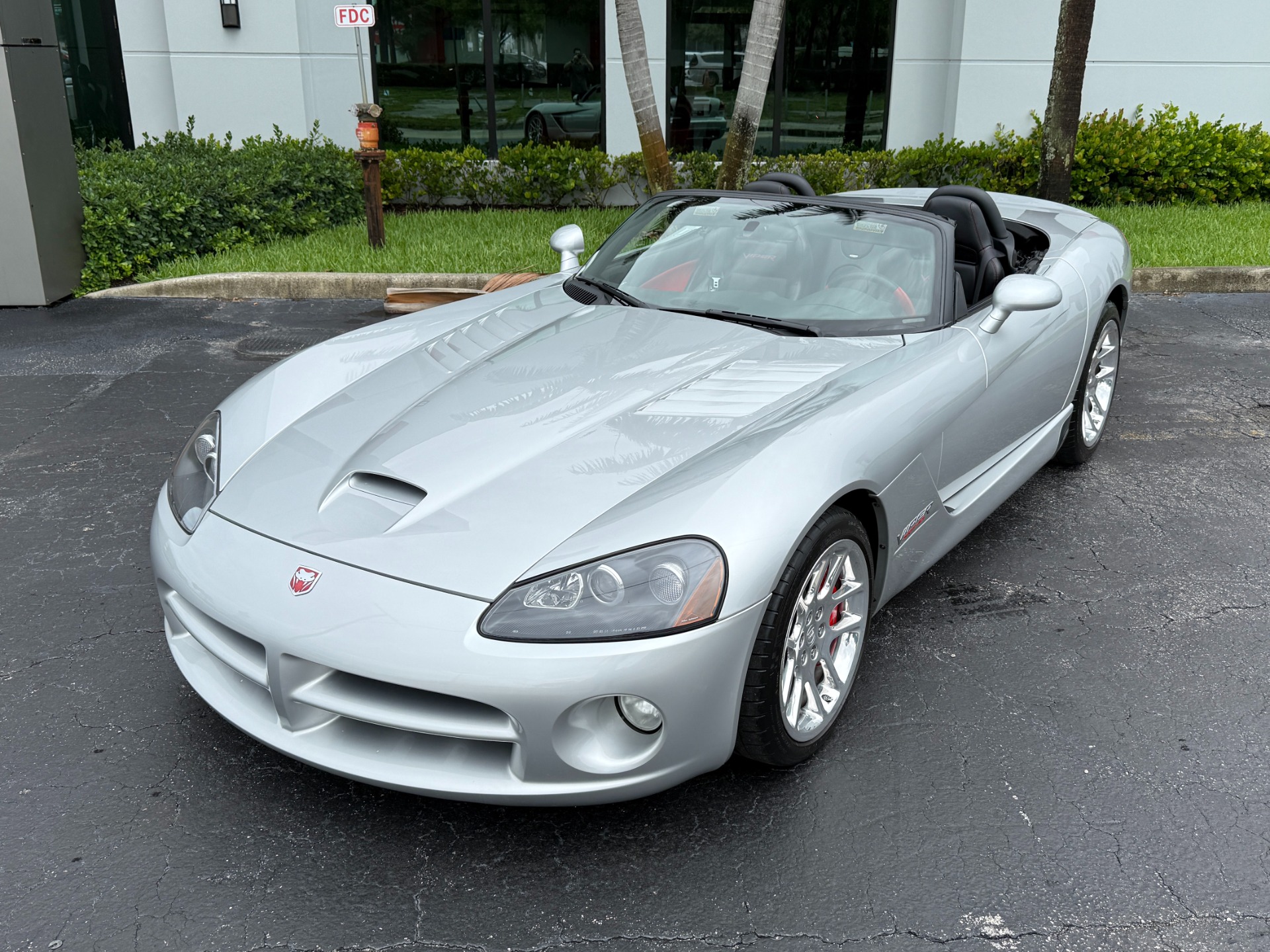 Used-2005-Dodge-Viper-SRT-10
