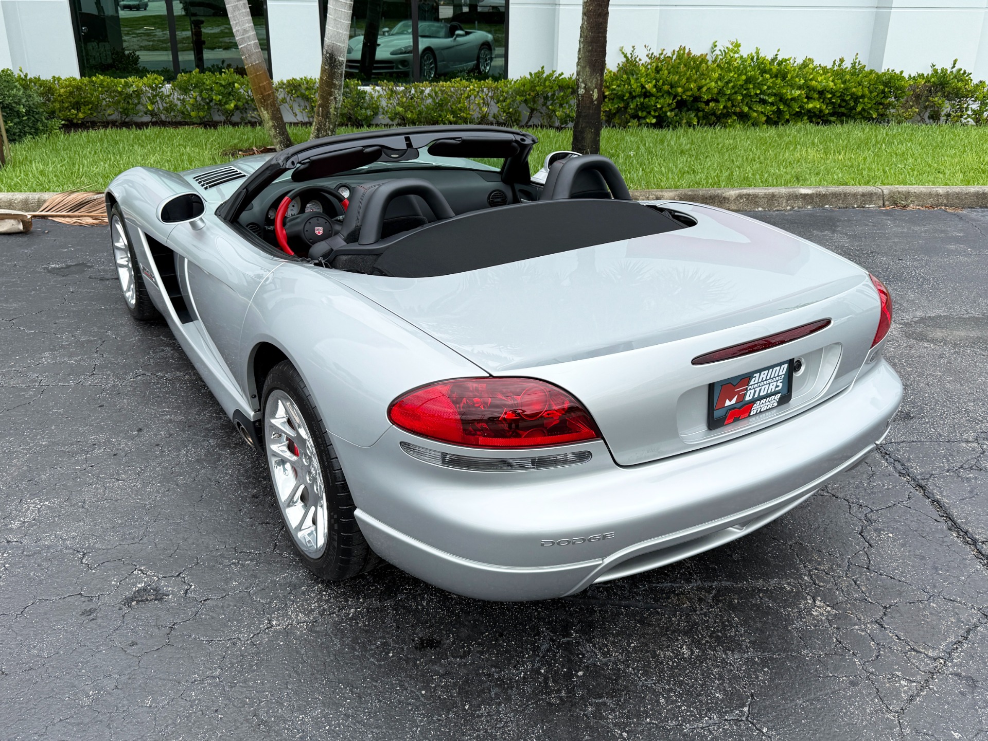 Used-2005-Dodge-Viper-SRT-10