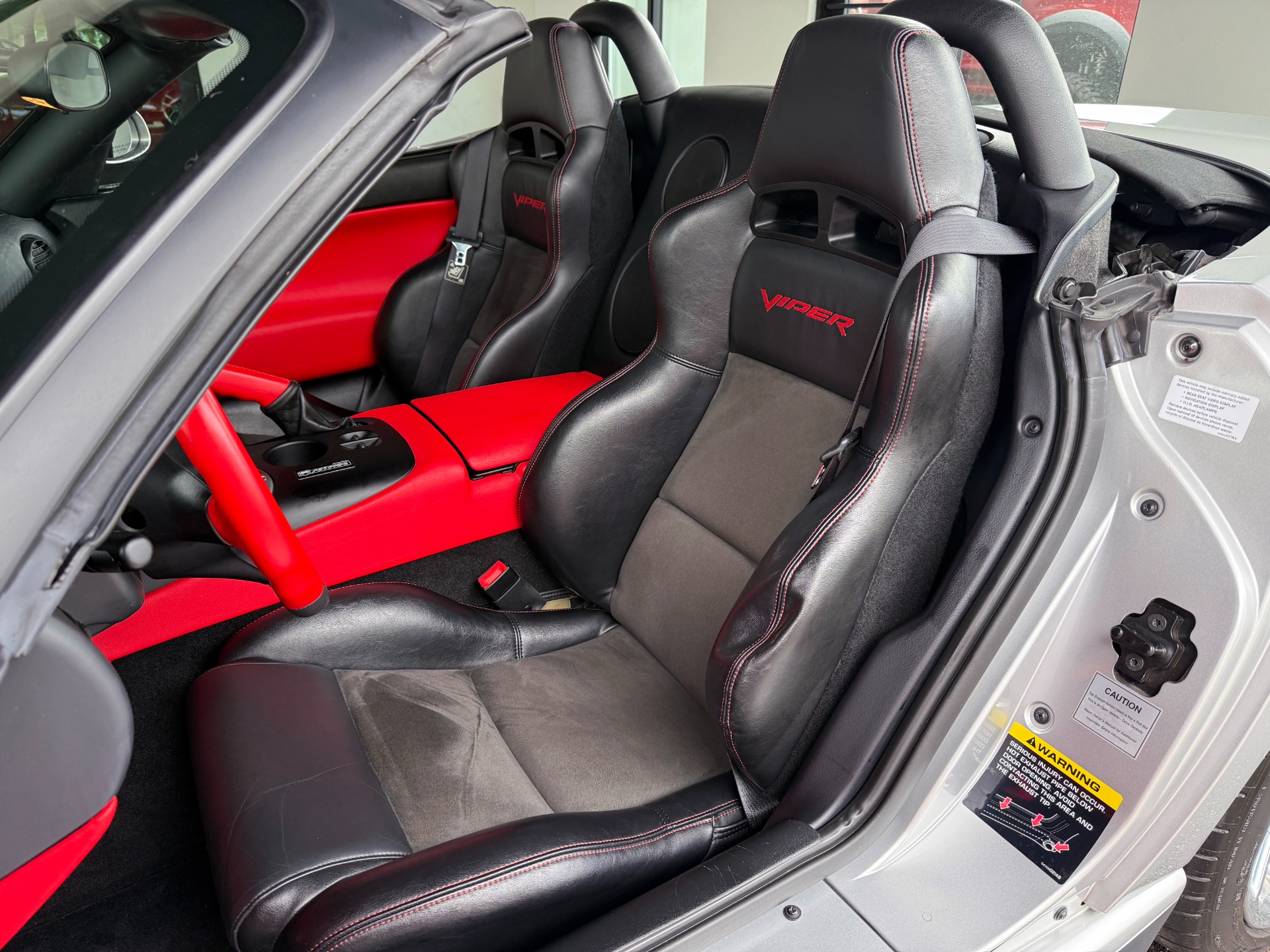 Used-2005-Dodge-Viper-SRT-10