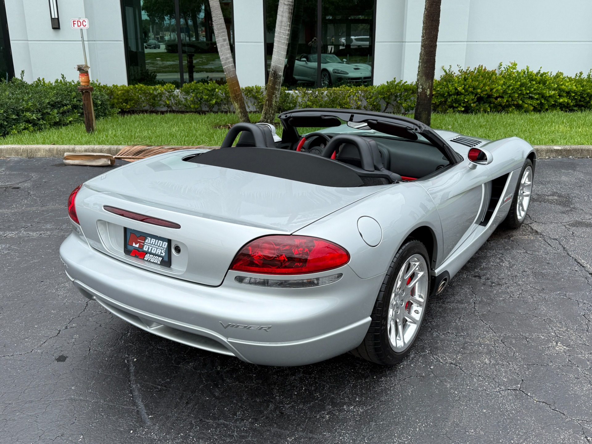 Used-2005-Dodge-Viper-SRT-10