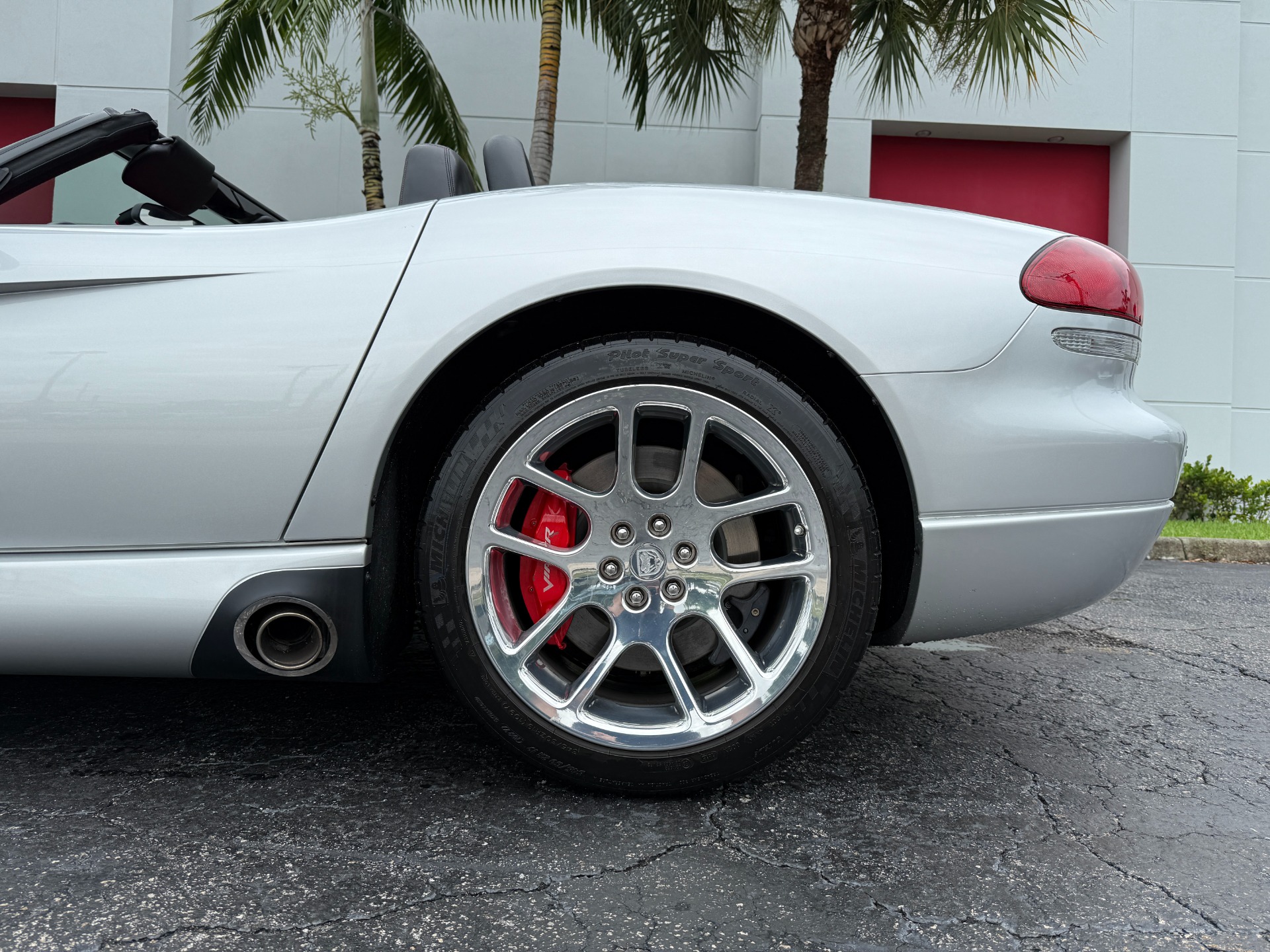 Used-2005-Dodge-Viper-SRT-10