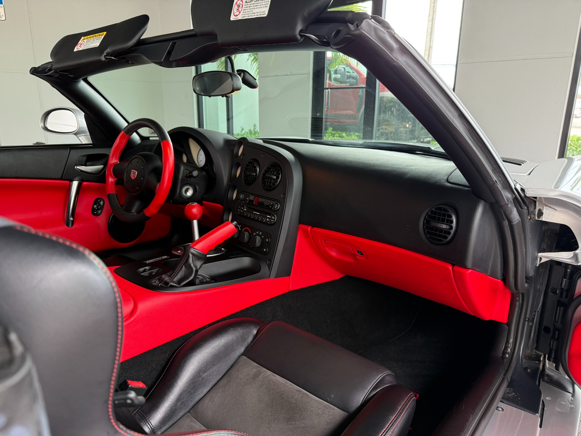 Used-2005-Dodge-Viper-SRT-10