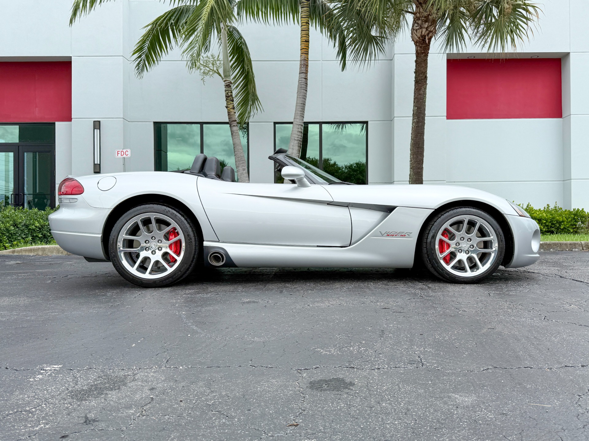 Used-2005-Dodge-Viper-SRT-10