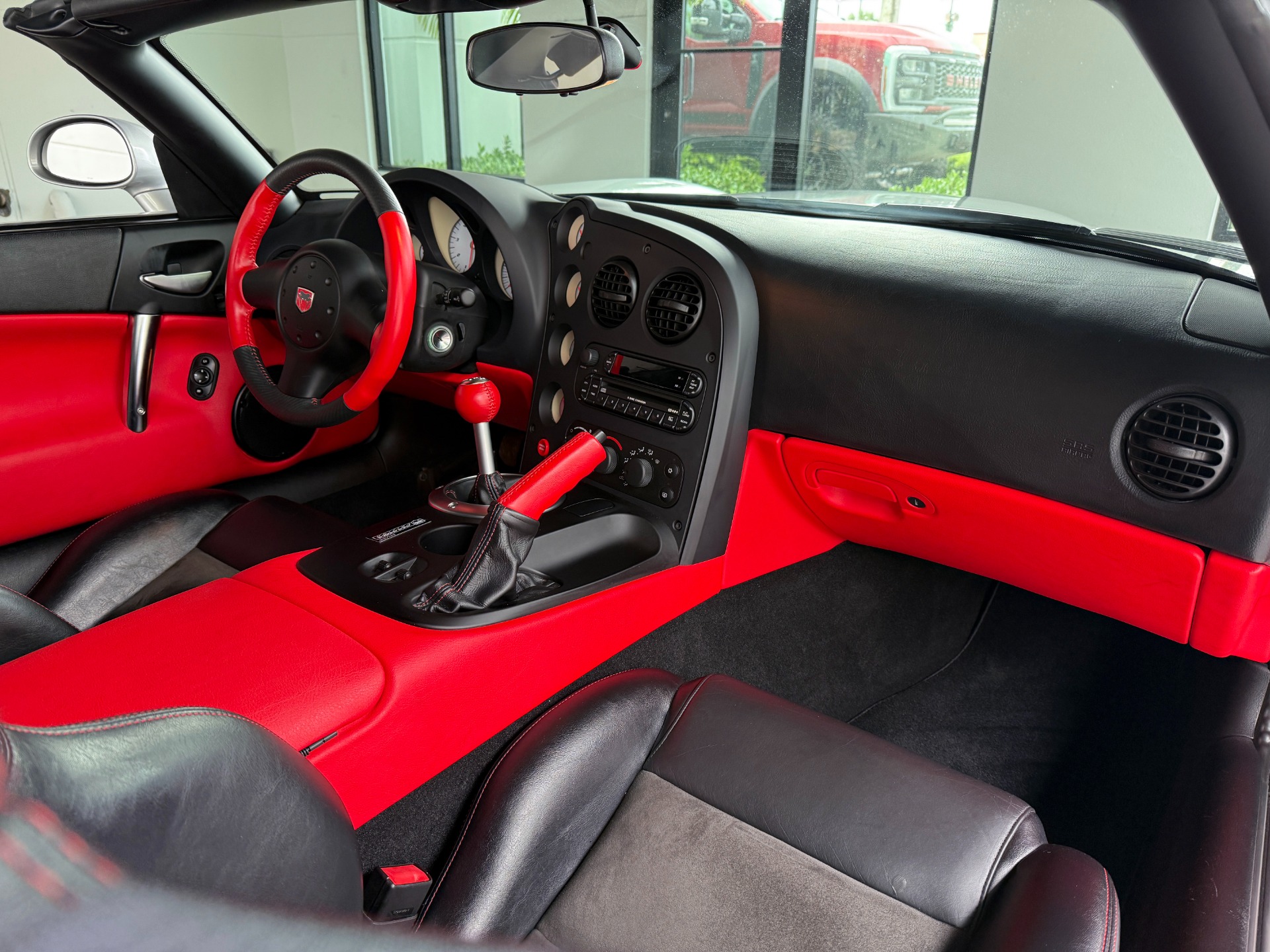 Used-2005-Dodge-Viper-SRT-10