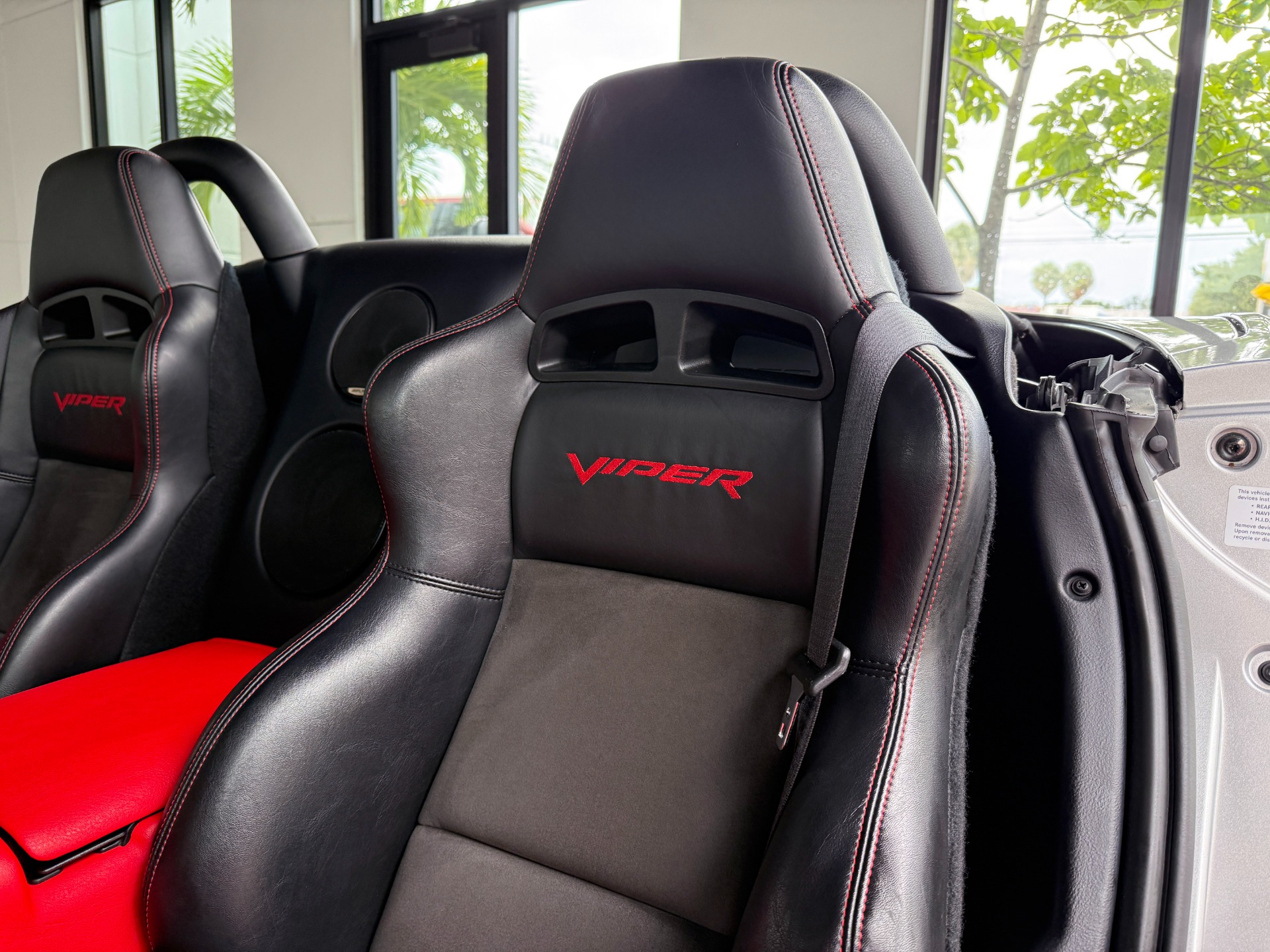 Used-2005-Dodge-Viper-SRT-10