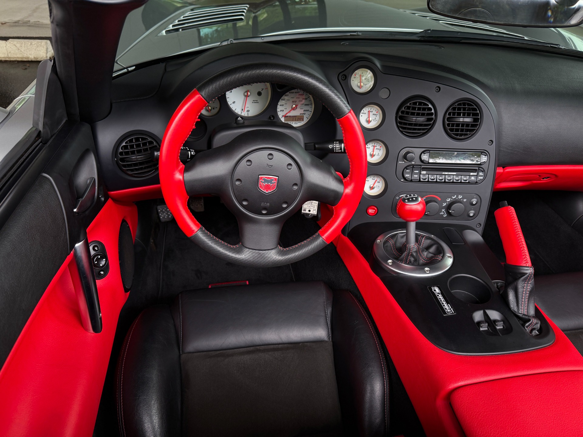 Used-2005-Dodge-Viper-SRT-10