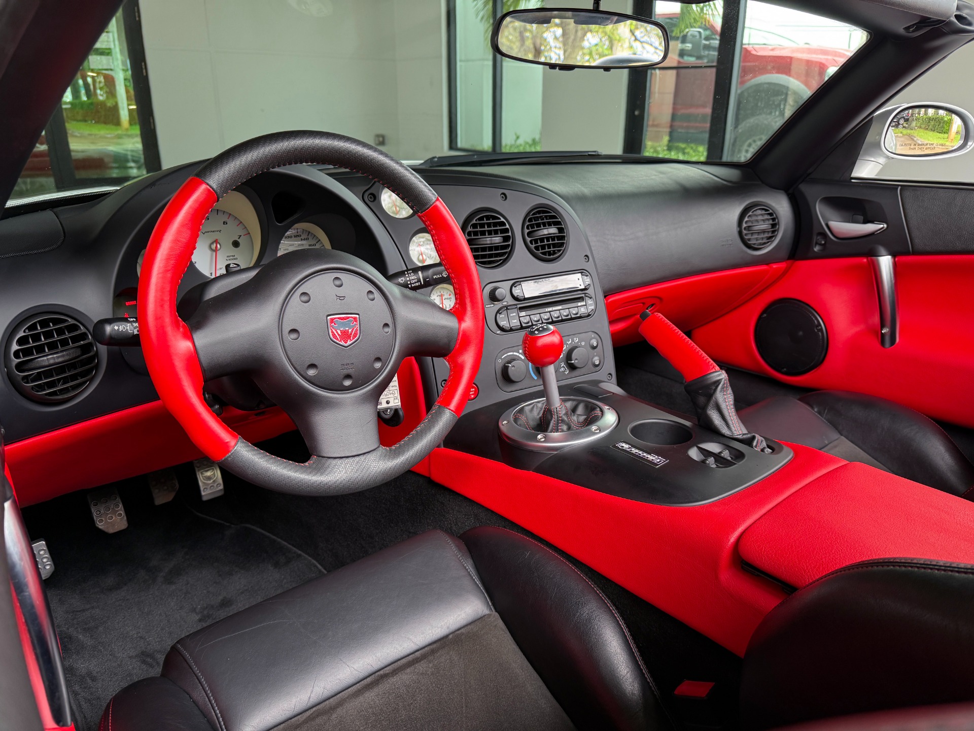 Used-2005-Dodge-Viper-SRT-10