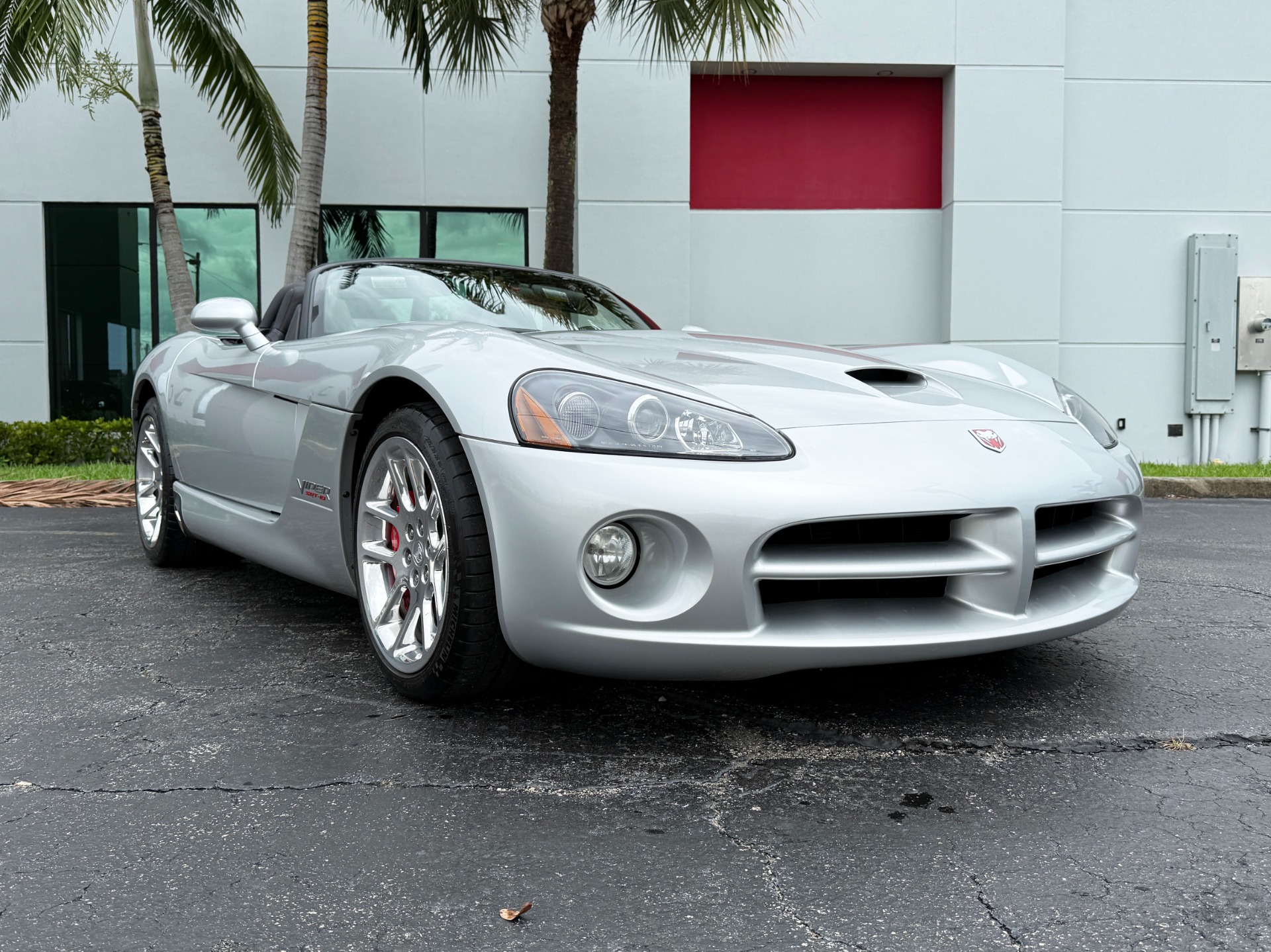 Used-2005-Dodge-Viper-SRT-10