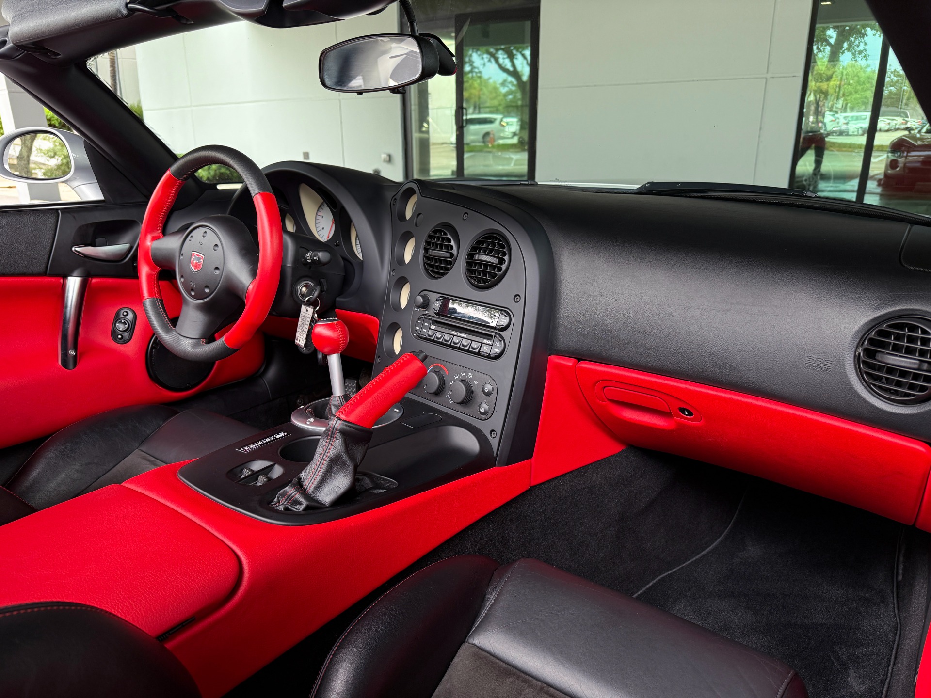 Used-2005-Dodge-Viper-SRT-10