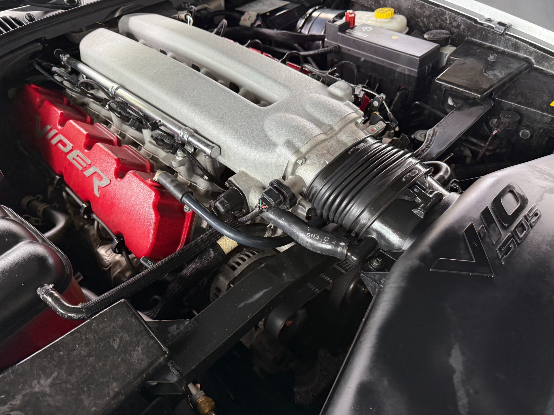 Used-2005-Dodge-Viper-SRT-10