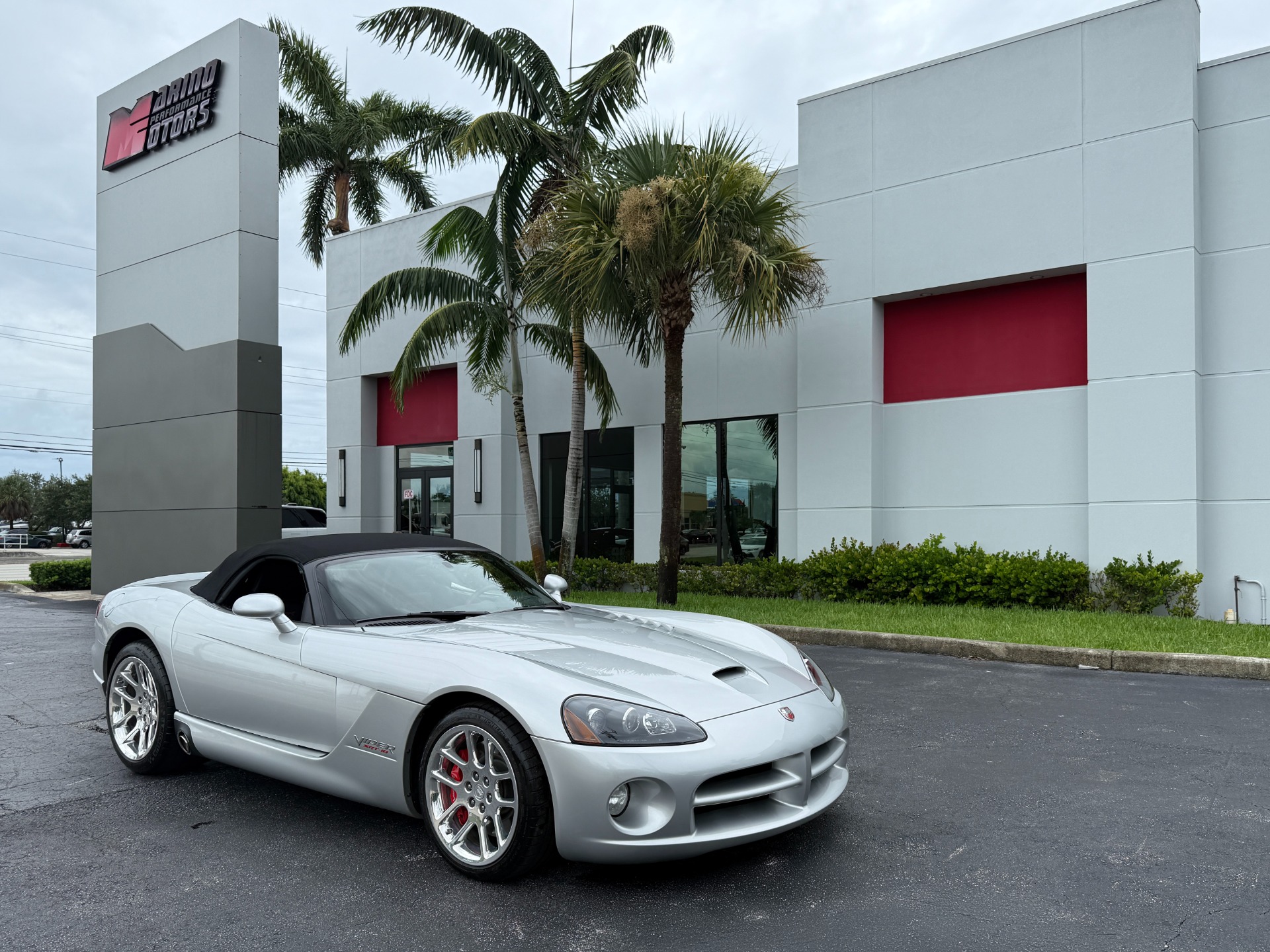 Used-2005-Dodge-Viper-SRT-10