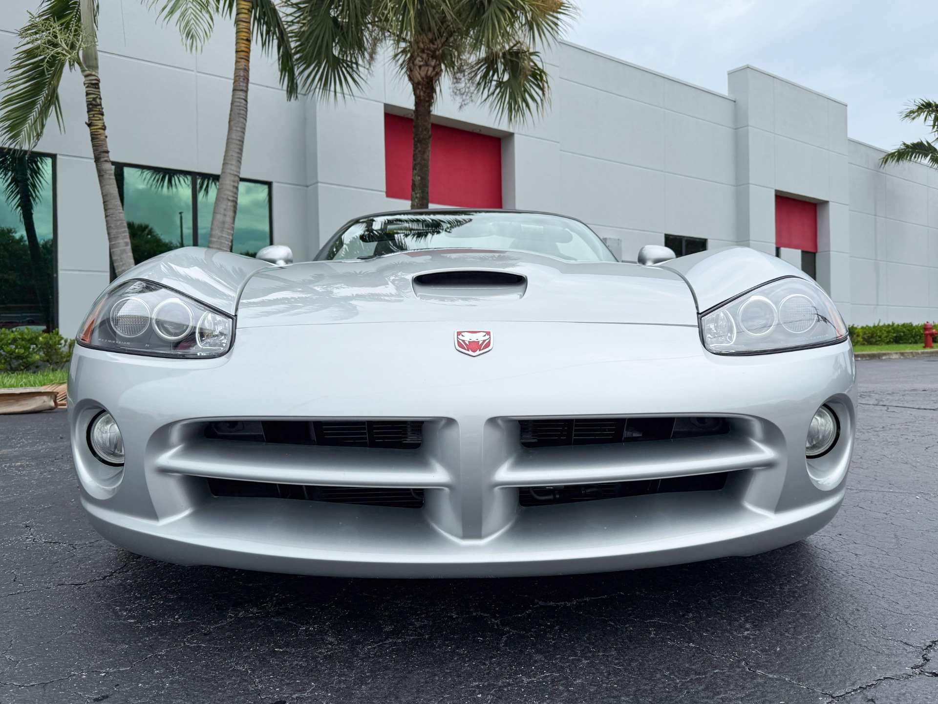 Used-2005-Dodge-Viper-SRT-10