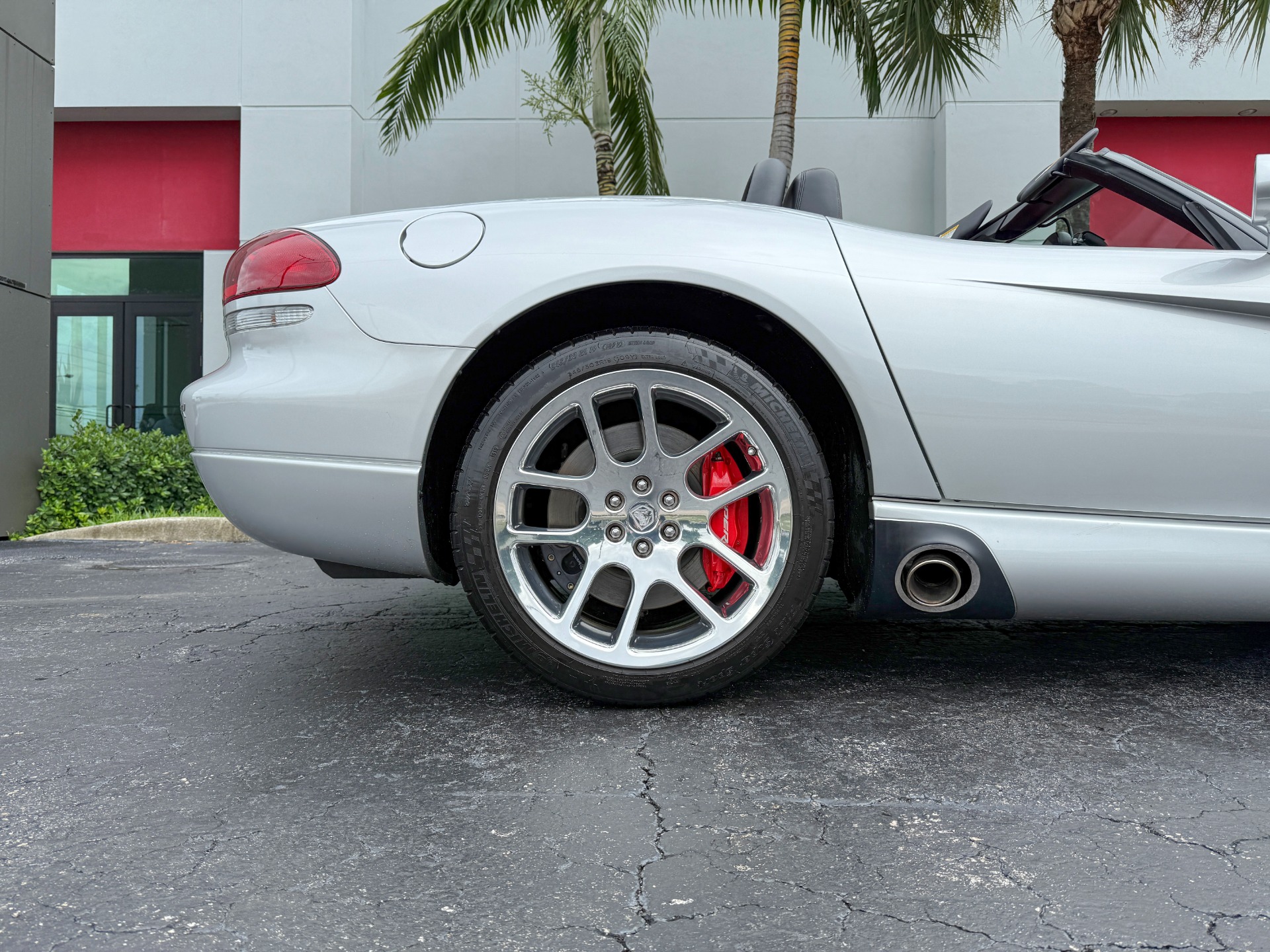 Used-2005-Dodge-Viper-SRT-10