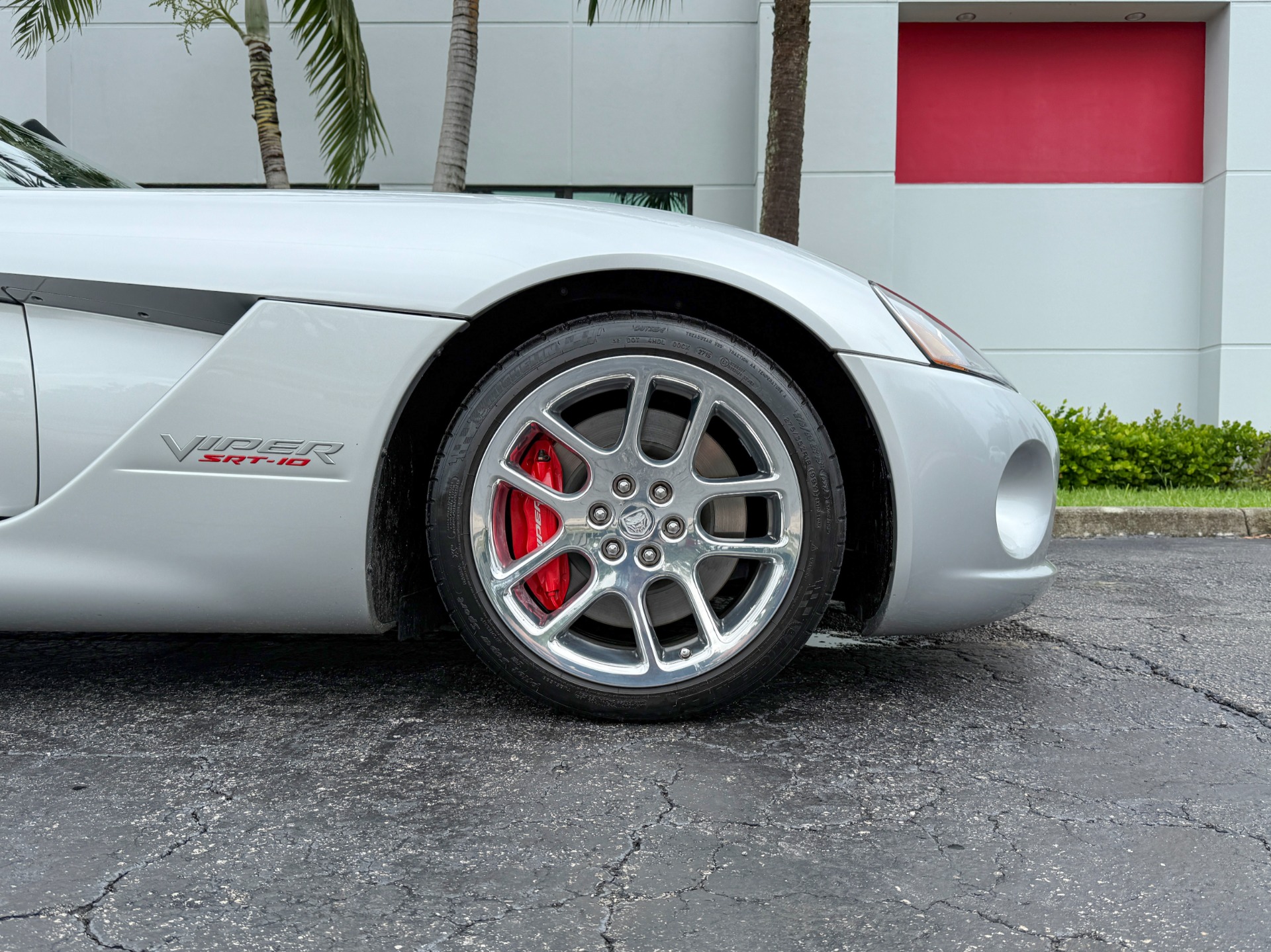 Used-2005-Dodge-Viper-SRT-10